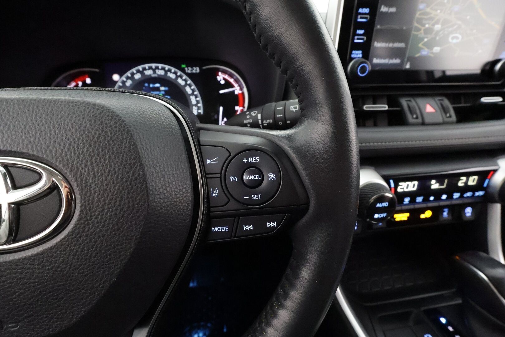 Toyota RAV4 2021 2,0 VVT-iE Active Multidrive S * ACC / Koukku / P.kamera / Lohko+Sisä / Navi / LED / Keyless / Sähköluukku * - Suomi-auto / Kahdet renkaat aluvanteilla / Merkkihuollettu - HULLUT AVAJAISHULINAT KORKOTARJOUS 3,29 %