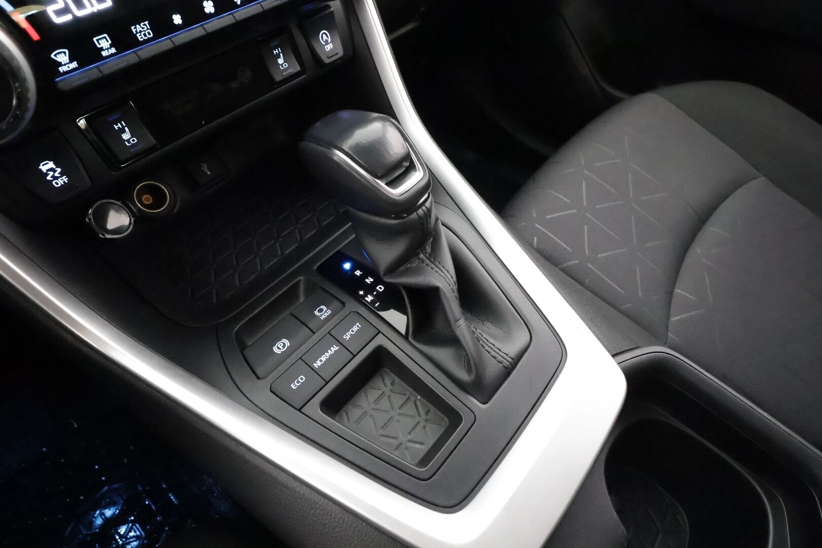 Toyota RAV4 2021 2,0 VVT-iE Active Multidrive S * ACC / Koukku / P.kamera / Lohko+Sisä / Navi / LED / Keyless / Sähköluukku * - Suomi-auto / Kahdet renkaat aluvanteilla / Merkkihuollettu - HULLUT AVAJAISHULINAT KORKOTARJOUS 3,29 %