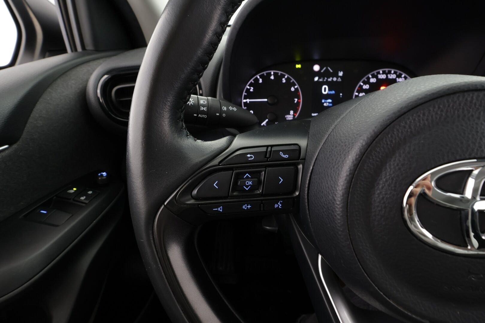 Toyota Yaris 2020 1,0 VVT-i Life * 1.Om Suomi-auto / ACC / Bluetooth / Kaistavahti / 2xRenkaat * - HULLUT JOULUT KORKOTARJOUS 2,49% 