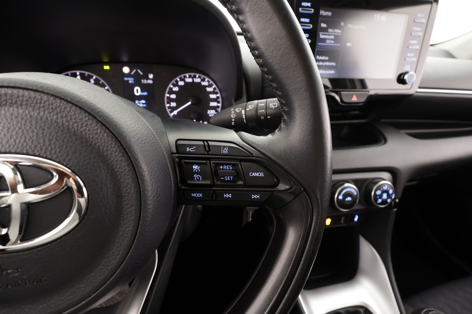 Toyota Yaris 2020 1,0 VVT-i Life * 1.Om Suomi-auto / ACC / Kaistavahti / Bluetooth / Ilmastointi * - HULLUT JOULUT KORKOTARJOUS 2,49% 