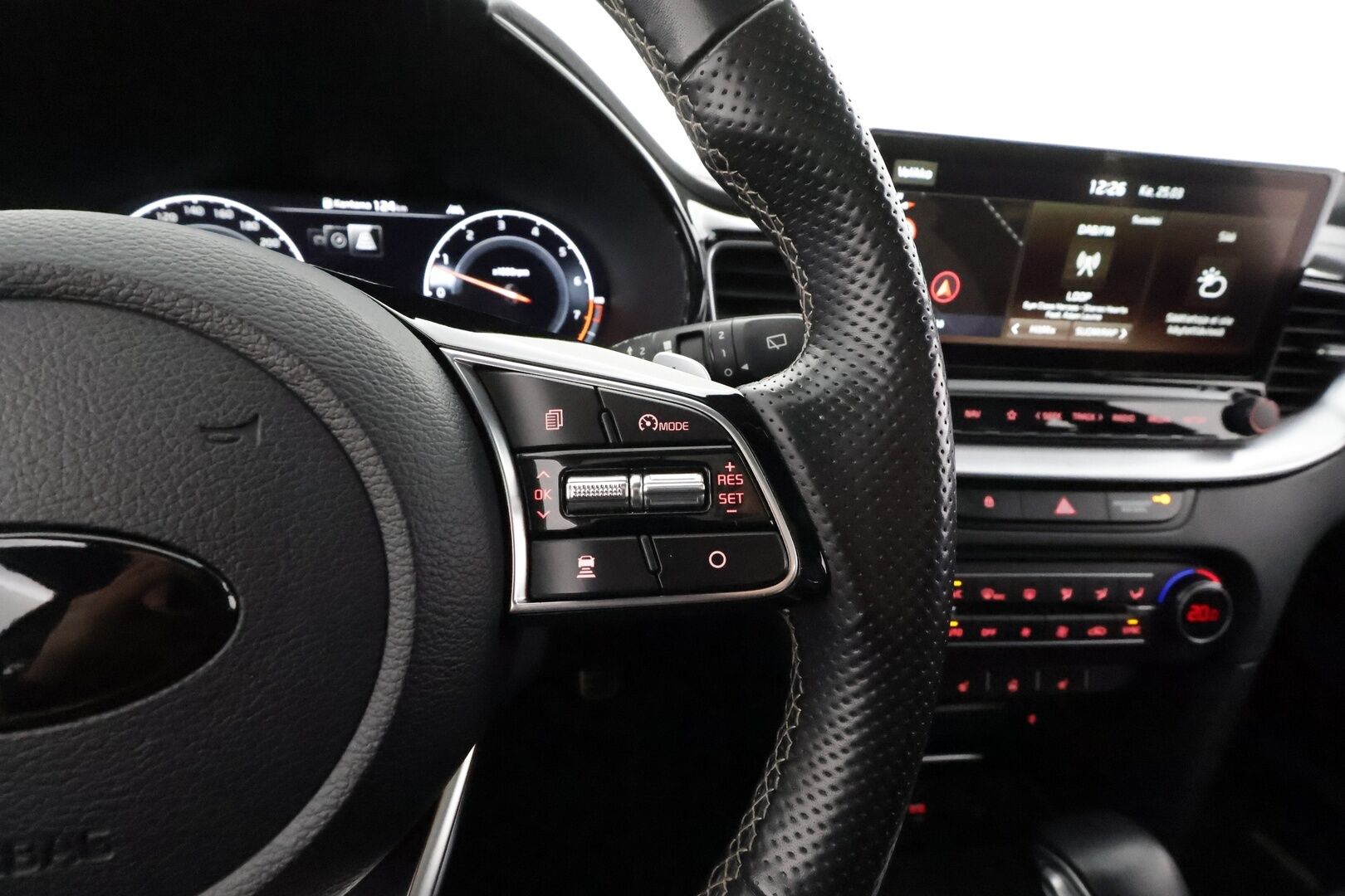 Kia ProCeed 2021 1,4 T-GDI ISG 140hv GT-Line SB DCT A/T * ACC / LED / P.Kamera / JBL / Lasikattoluukku / Keyless * - Suomi-auto / Kahdet renkaat aluvanteilla / Sisätilanlämmitin 