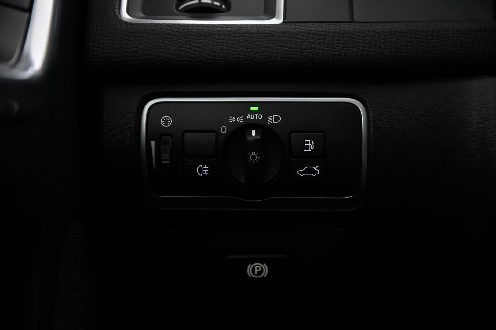 Volvo XC60 2016 D4 AWD Momentum aut*Webasto / Koukku / Vakkari* - *2x renkaat&alut*