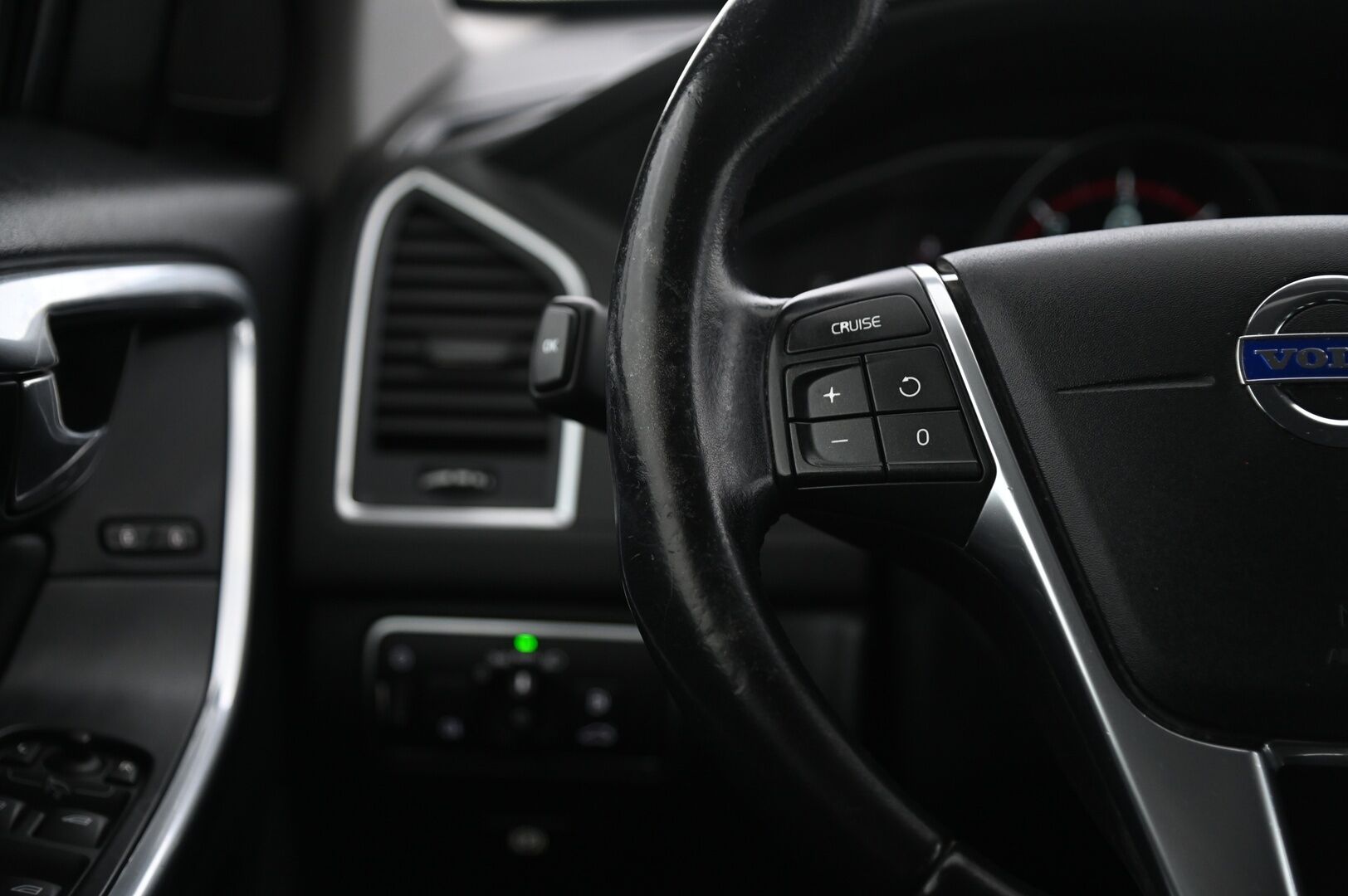 Volvo XC60 2016 D4 AWD Momentum aut*Webasto / Koukku / Vakkari* - *2x renkaat&alut*