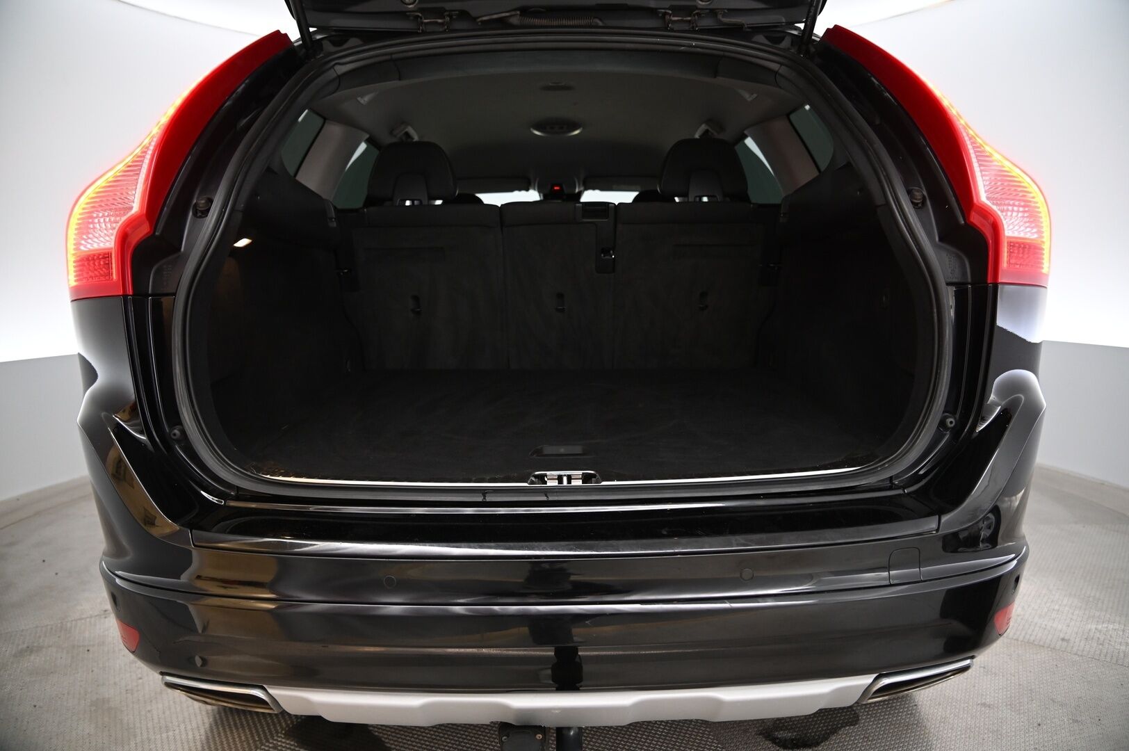 Volvo XC60 2016 D4 AWD Momentum aut*Webasto / Koukku / Vakkari* - *2x renkaat&alut*