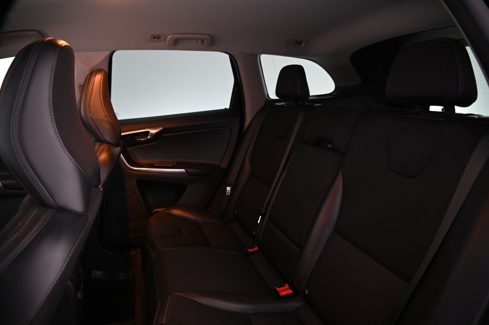 Volvo XC60 2016 D4 AWD Momentum aut - *Volvo XC60 D4 AWD / Automaatti / Peräkoukku / Webasto*