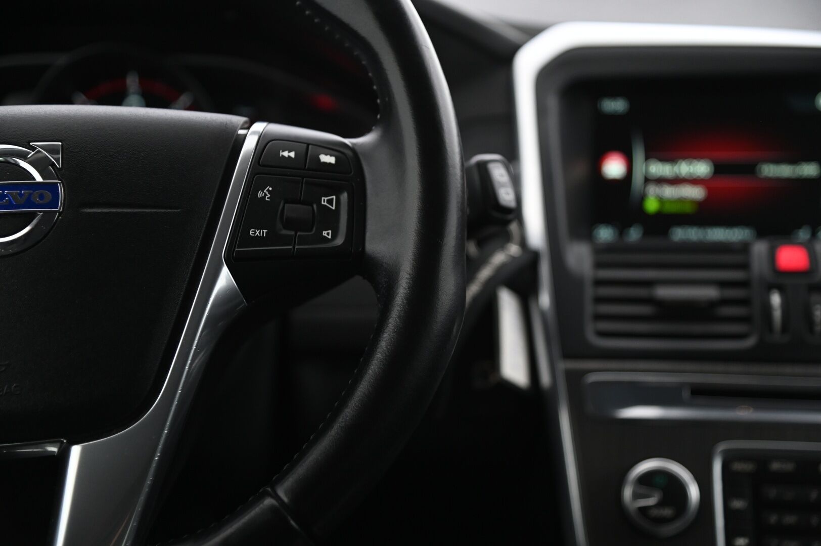 Volvo XC60 2016 D4 AWD Momentum aut - *Volvo XC60 D4 AWD / Automaatti / Peräkoukku / Webasto*