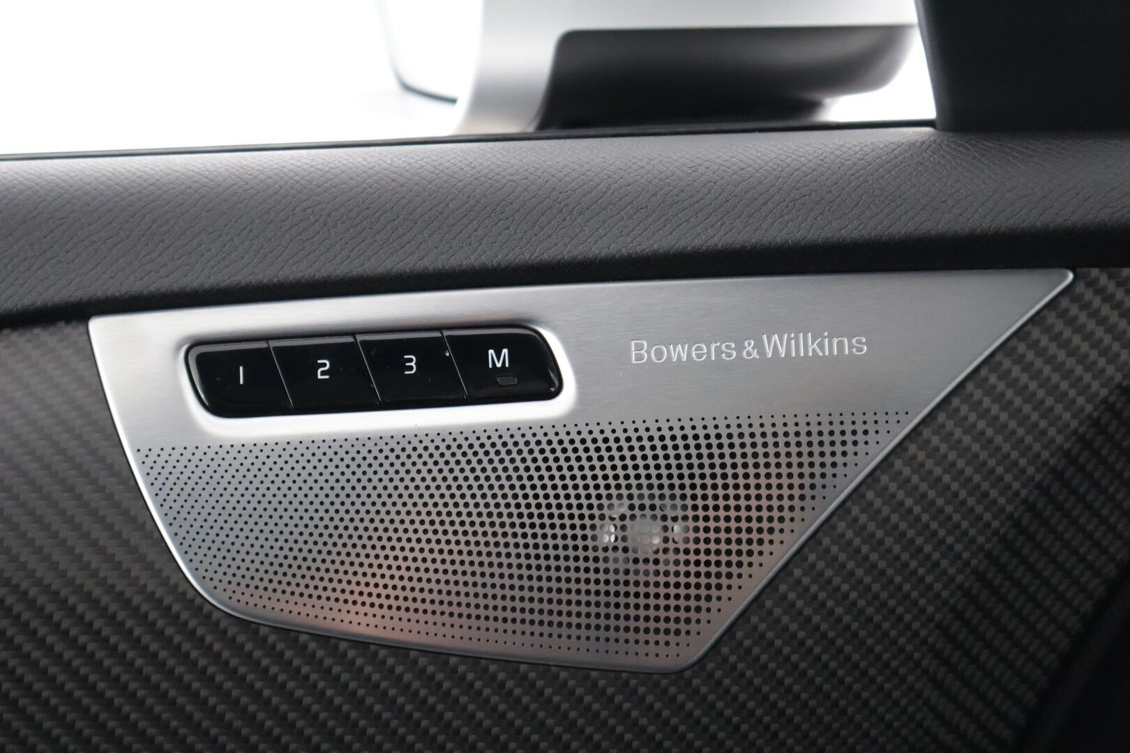 Volvo XC90 2017 Volvo XC90 T8 AWD R-Design aut 7-P - */ Bowers&Wilkins / Panorama / P.Kamera / HUD / 7-paikkainen / Vetokoukku / VOC / Juuri saapunut /*