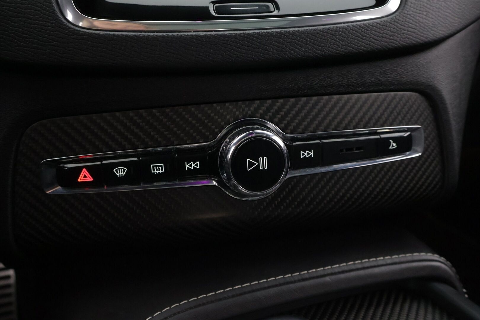 Volvo XC90 2017 Volvo XC90 T8 AWD R-Design aut 7-P - */ Bowers&Wilkins / Panorama / P.Kamera / HUD / 7-paikkainen / Vetokoukku / VOC / Juuri saapunut /*