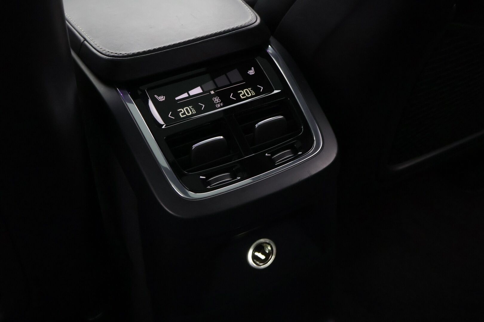 Volvo XC90 2017 Volvo XC90 T8 AWD R-Design aut 7-P - */ Bowers&Wilkins / Panorama / P.Kamera / HUD / 7-paikkainen / Vetokoukku / VOC / Juuri saapunut /*