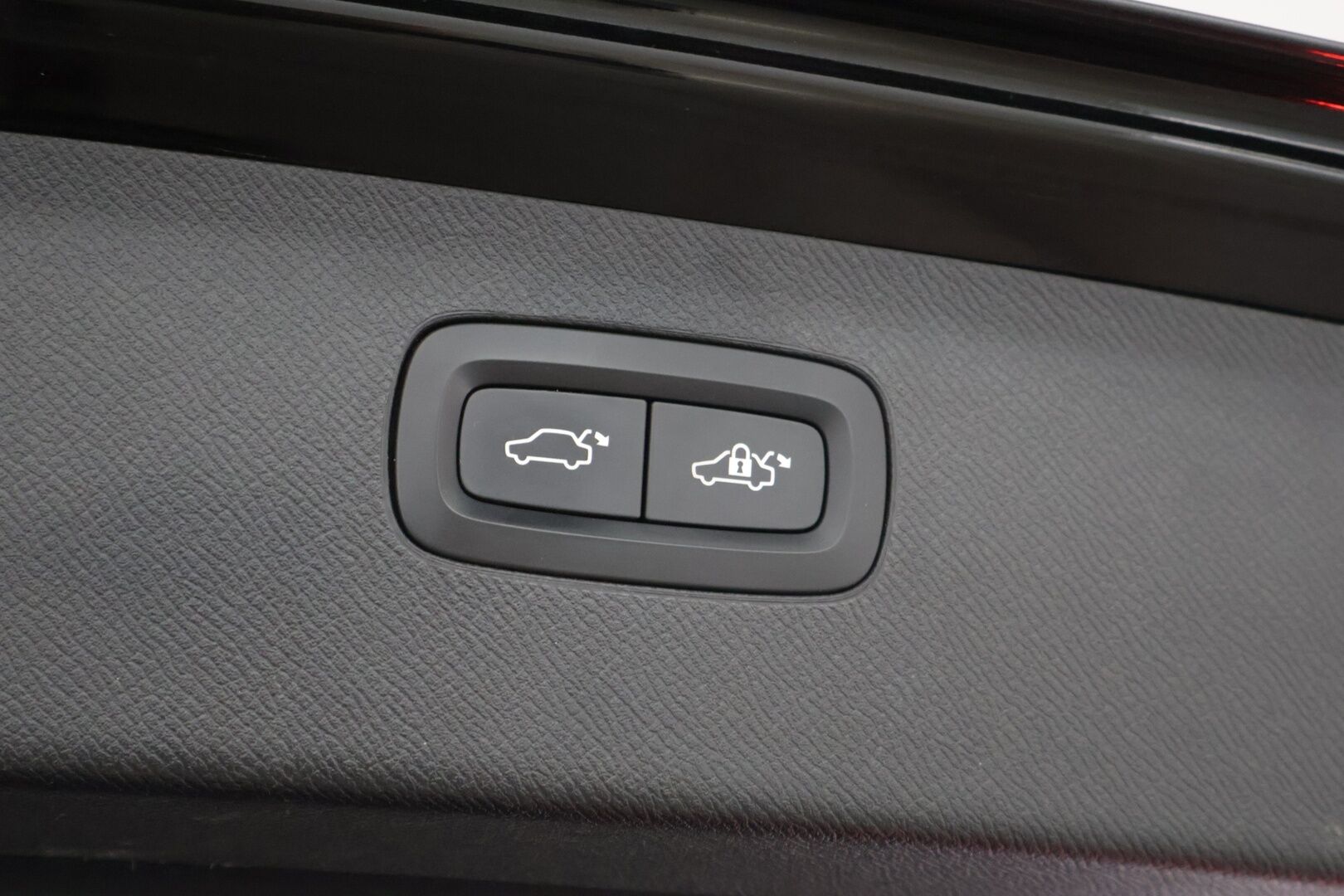 Volvo XC90 2017 Volvo XC90 T8 AWD R-Design aut 7-P - */ Bowers&Wilkins / Panorama / P.Kamera / HUD / 7-paikkainen / Vetokoukku / VOC / Juuri saapunut /*