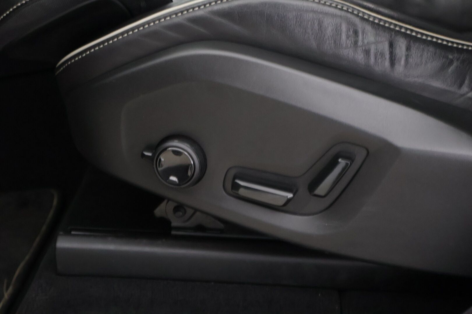 Volvo XC90 2017 Volvo XC90 T8 AWD R-Design aut 7-P - */ Bowers&Wilkins / Panorama / P.Kamera / HUD / 7-paikkainen / Vetokoukku / VOC / Juuri saapunut /*