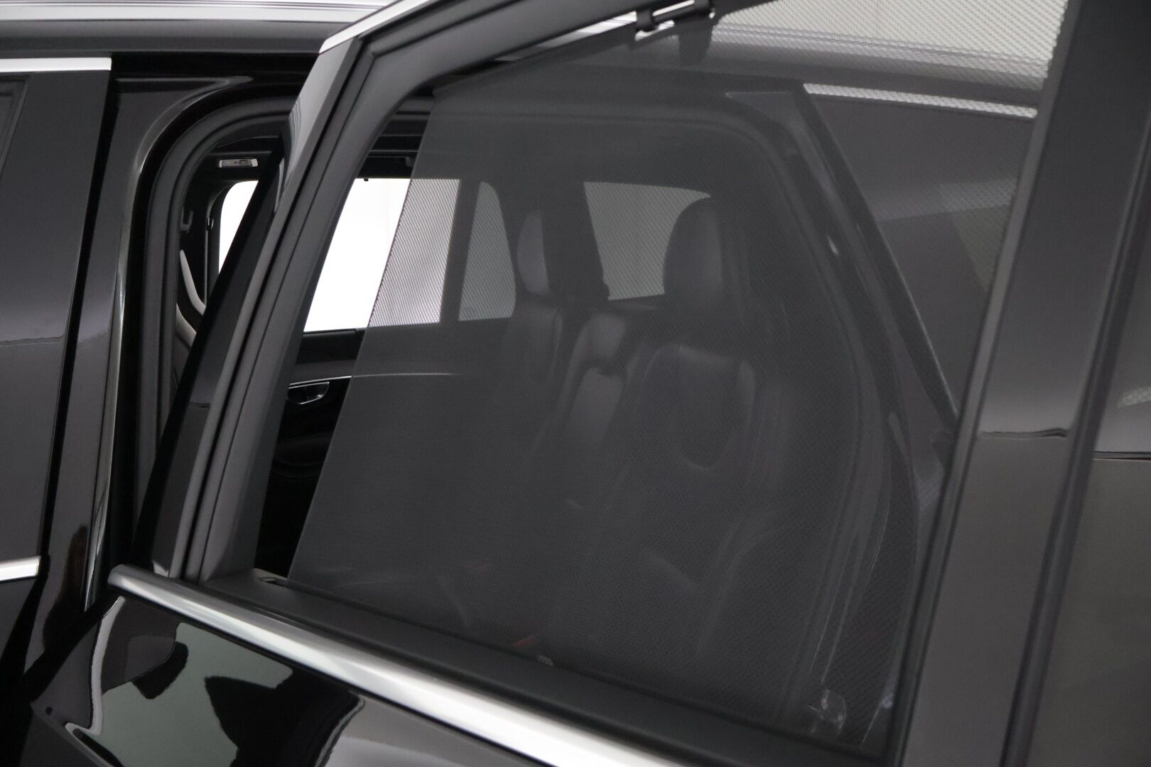 Volvo XC90 2017 Volvo XC90 T8 AWD R-Design aut 7-P - */ Bowers&Wilkins / Panorama / P.Kamera / HUD / 7-paikkainen / Vetokoukku / VOC / Juuri saapunut /*