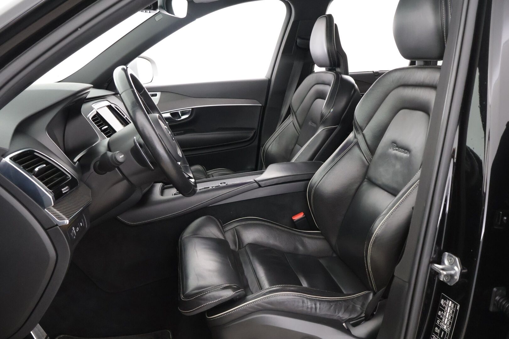 Volvo XC90 2017 Volvo XC90 T8 AWD R-Design aut 7-P - */ Bowers&Wilkins / Panorama / P.Kamera / HUD / 7-paikkainen / Vetokoukku / VOC / Juuri saapunut /*