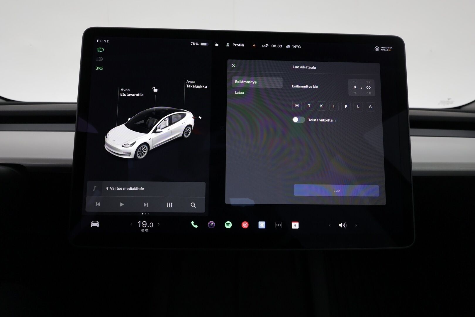 Tesla Model 3 2021 Standard Range Plus / Vetokoukku / Lämpöpumppu / Valkoiset nahat - 1.om Suomi-auto / Lasikatto / Lämpöpumppu / Koukku / Adapt. Vakkari /  P. Kamera / Valkoinen Nahkaverhoilu / 2x renkaat 