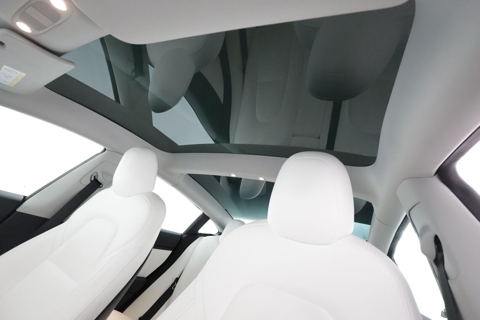 Tesla Model 3 2021 Standard Range Plus / Vetokoukku / Lämpöpumppu / Valkoiset nahat - 1.om Suomi-auto / Lasikatto / Lämpöpumppu / Koukku / Adapt. Vakkari /  P. Kamera / Valkoinen Nahkaverhoilu / 2x renkaat 