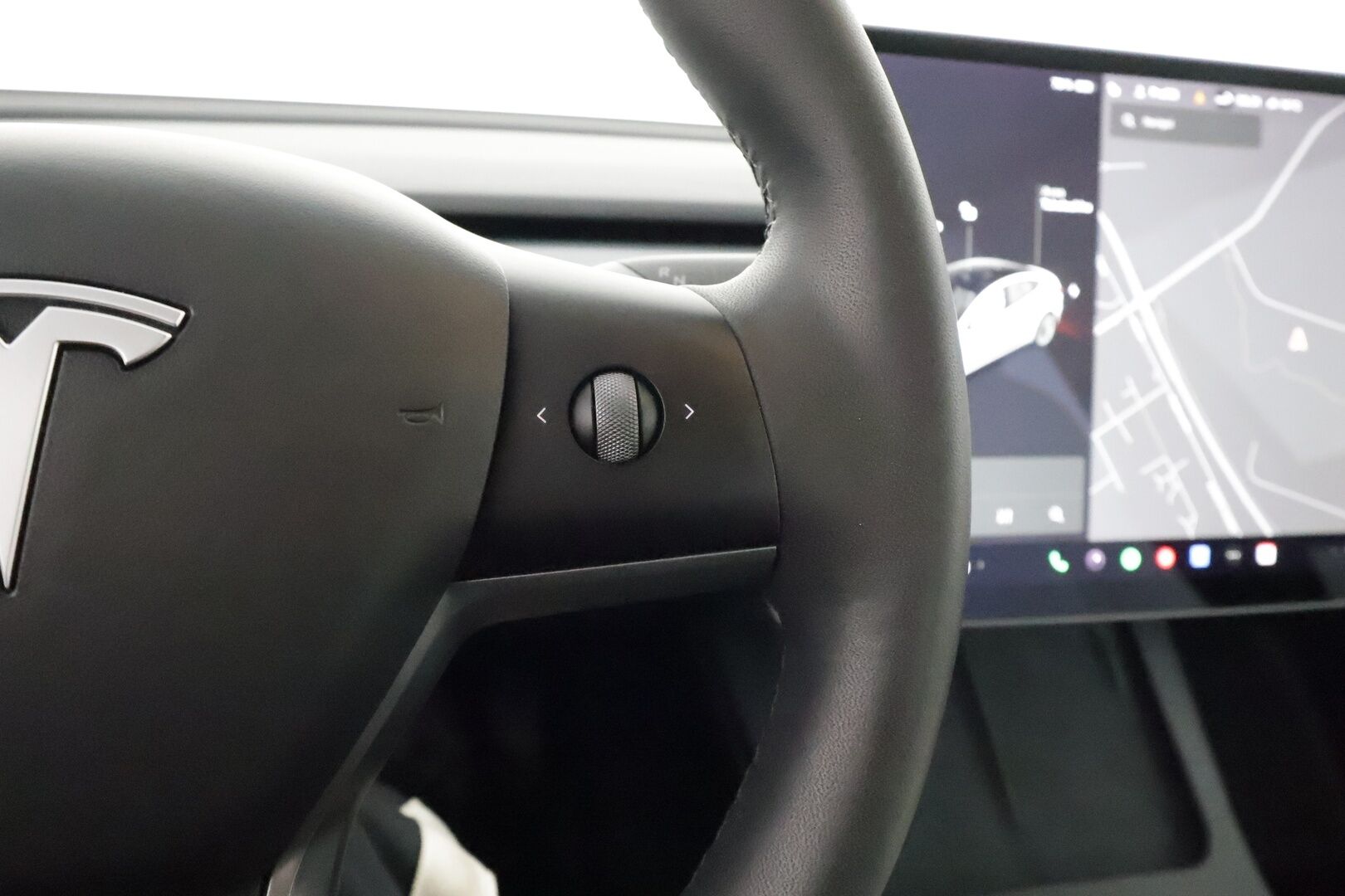 Tesla Model 3 2021 Standard Range Plus / Vetokoukku / Lämpöpumppu / Valkoiset nahat - 1.om Suomi-auto / Lasikatto / Lämpöpumppu / Koukku / Adapt. Vakkari /  P. Kamera / Valkoinen Nahkaverhoilu / 2x renkaat 