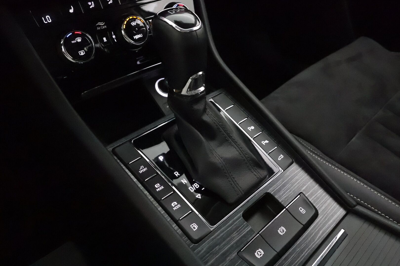 Skoda Superb 2021 Combi 1,4 TSI PHEV Style iV DSG **Adapt.Vakkari / Canton / Muistipenkit / Matrix-LED / P.Kamera / Koukku / Webasto** - 1-om Suomi-auto / 2x Latauskaapelit / Kahdet Renkaat / Merkkihuollettu!