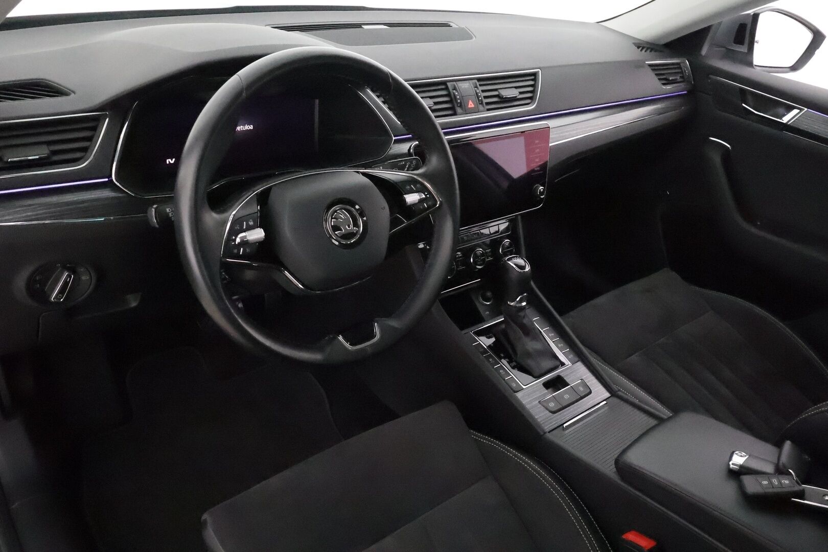 Skoda Superb 2021 Combi 1,4 TSI PHEV Style iV DSG **Adapt.Vakkari / Canton / Muistipenkit / Matrix-LED / P.Kamera / Koukku / Webasto** - 1-om Suomi-auto / 2x Latauskaapelit / Kahdet Renkaat / Merkkihuollettu!