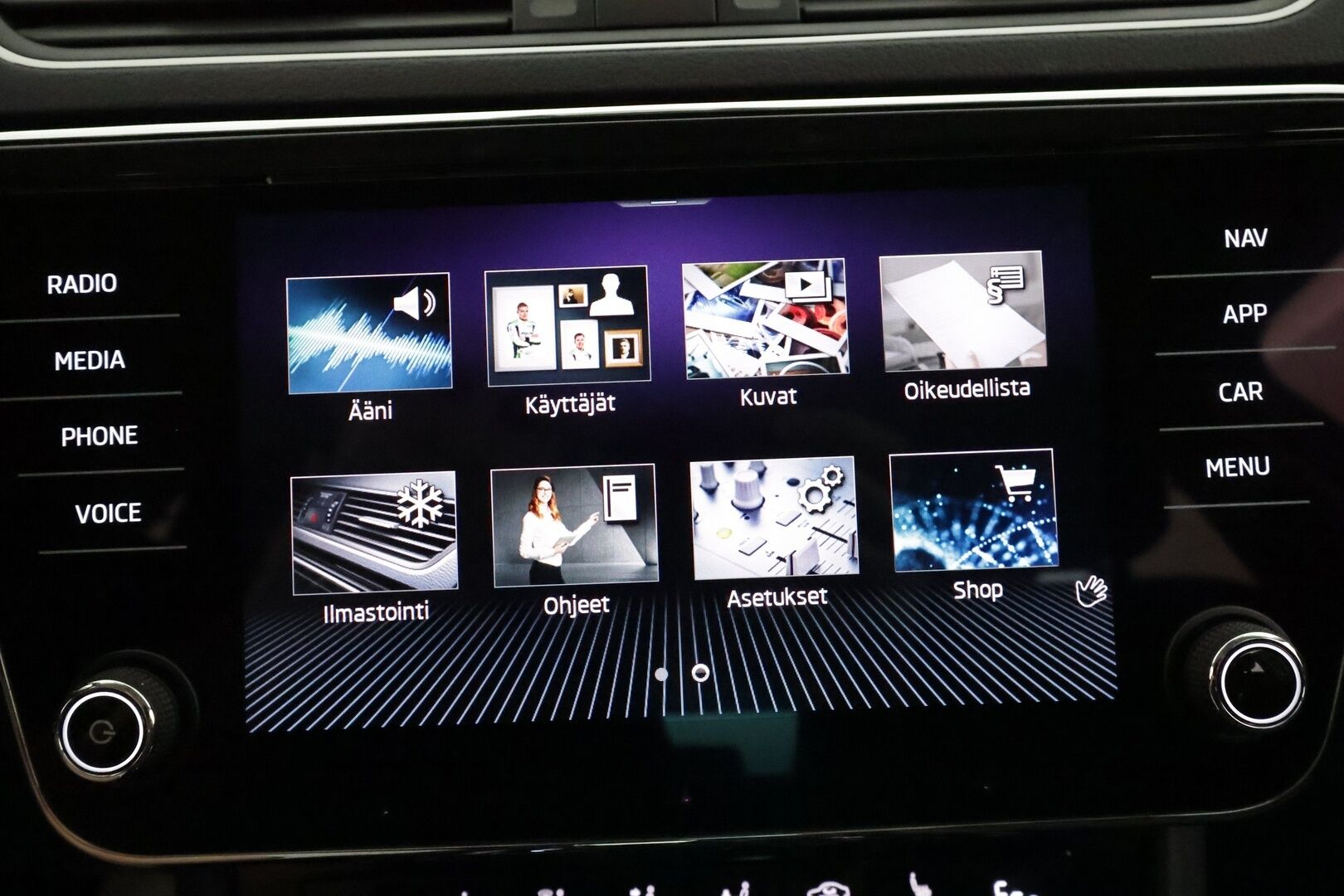 Skoda Superb 2021 Combi 1,4 TSI PHEV Style iV DSG **Adapt.Vakkari / Canton / Muistipenkit / Matrix-LED / P.Kamera / Koukku / Webasto** - 1-om Suomi-auto / 2x Latauskaapelit / Kahdet Renkaat / Merkkihuollettu!