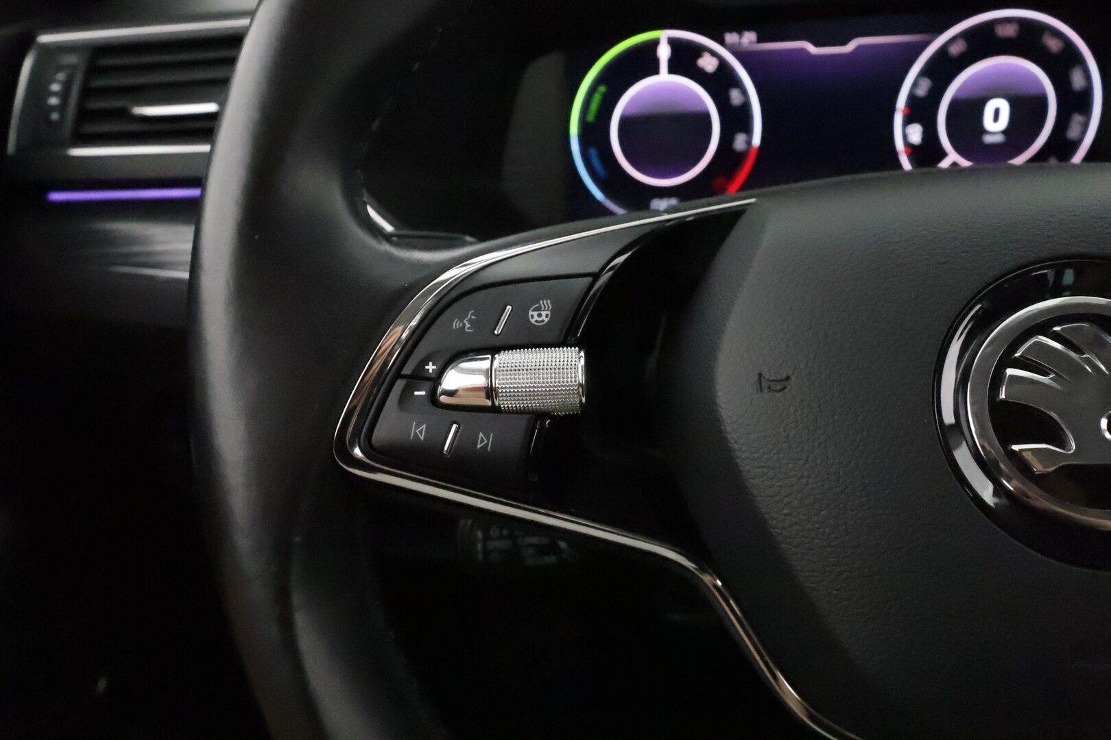 Skoda Superb 2021 Combi 1,4 TSI PHEV Style iV DSG **Adapt.Vakkari / Canton / Muistipenkit / Matrix-LED / P.Kamera / Koukku / Webasto** - 1-om Suomi-auto / 2x Latauskaapelit / Kahdet Renkaat / Merkkihuollettu!
