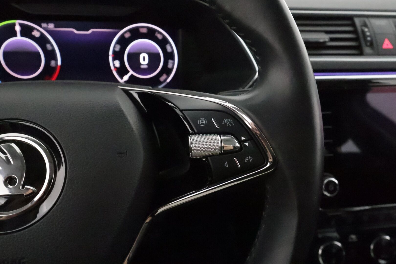 Skoda Superb 2021 Combi 1,4 TSI PHEV Style iV DSG **Adapt.Vakkari / Canton / Muistipenkit / Matrix-LED / P.Kamera / Koukku / Webasto** - 1-om Suomi-auto / 2x Latauskaapelit / Kahdet Renkaat / Merkkihuollettu!