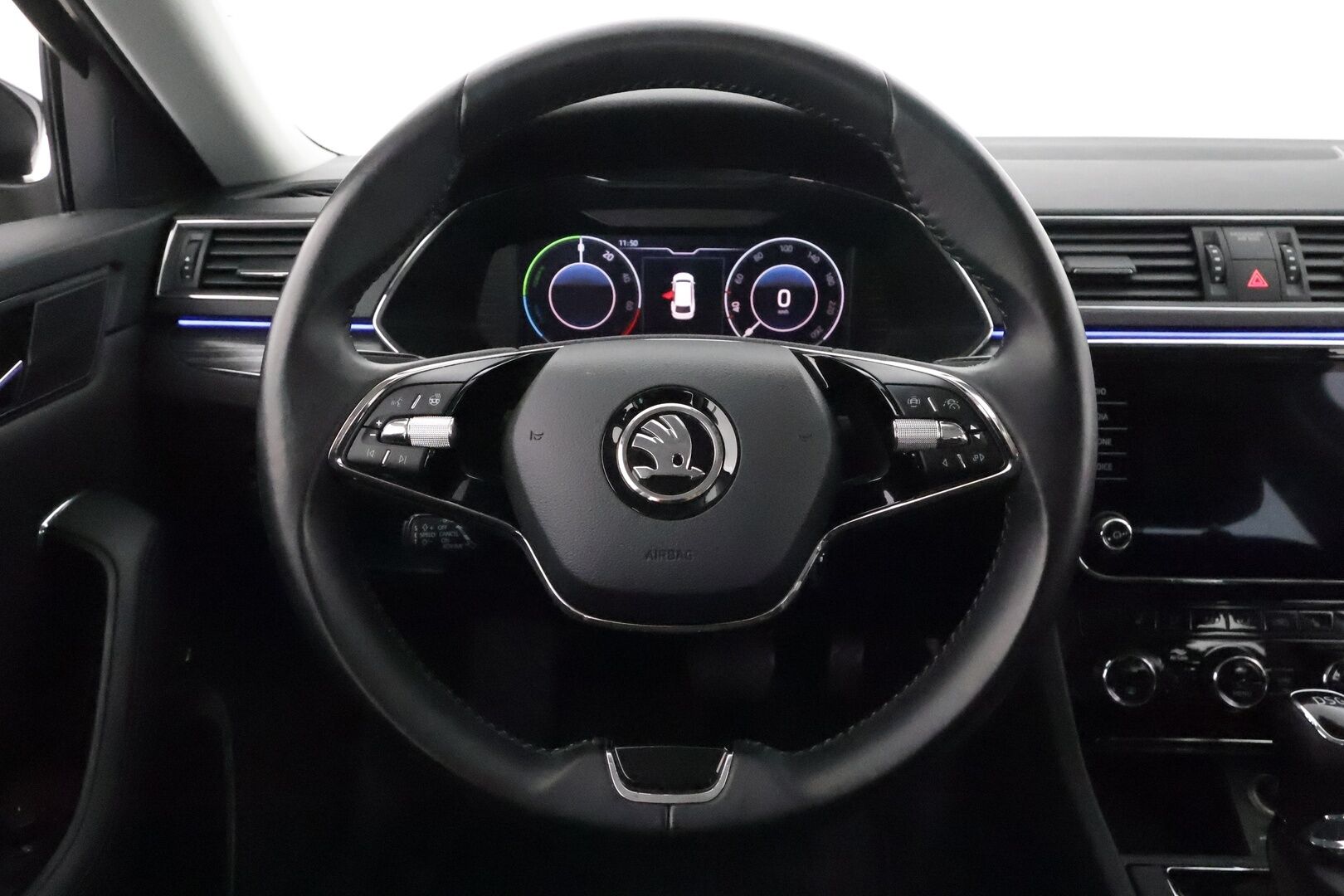 Skoda Superb 2021 Combi 1,4TSI PHEV Style iV DSG Autom. **1.Om Suomi-auto / Webasto / Koukku / Adapt.Vakkari / Matrix-LED / Muistipenkit** - Canton / P.Kamera / Digimittaristo / Navi / Kaistavahti / KeylessGO / 2x Renkaat