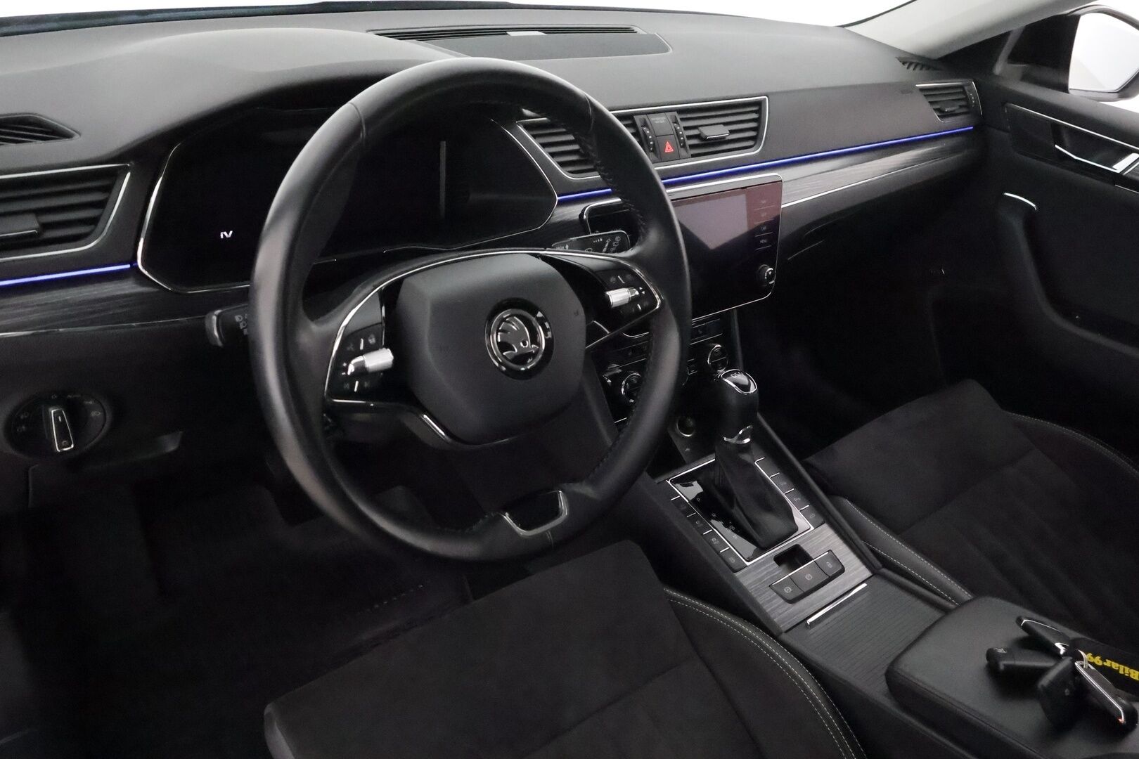 Skoda Superb 2021 Combi 1,4TSI PHEV Style iV DSG Autom. * Webasto / Canton / Koukku / ACC / Matrix-LED / Muistipenkit* - SoH 97,3% / Suomi-auto / Kahdet renkaat Skodan vanteilla / Särmä huoltohistoria