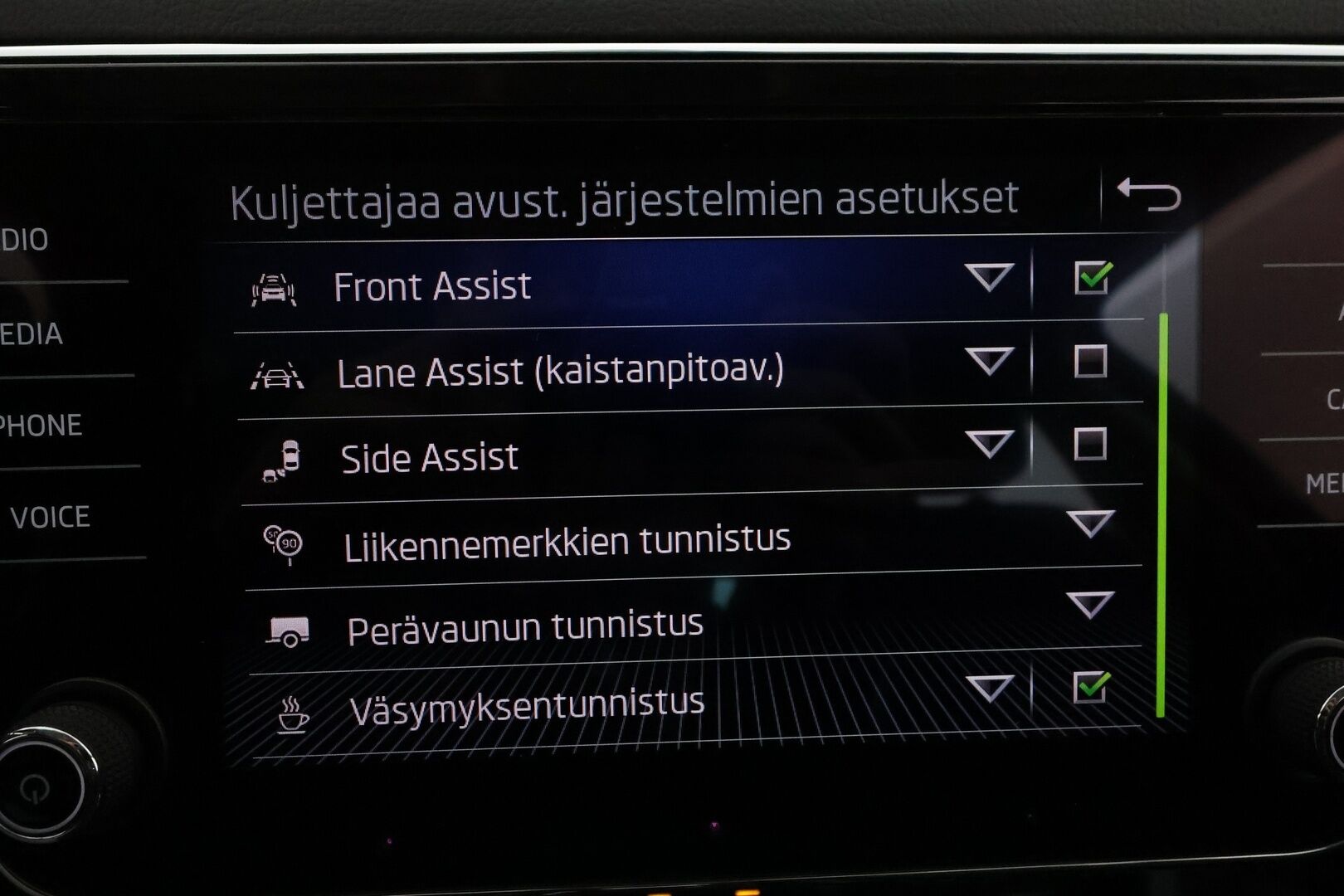 Skoda Superb 2021 Combi 1,4TSI PHEV Style iV DSG Autom. * Webasto / Canton / Koukku / ACC / Matrix-LED / Muistipenkit* - SoH 97,3% / Suomi-auto / Kahdet renkaat Skodan vanteilla / Särmä huoltohistoria