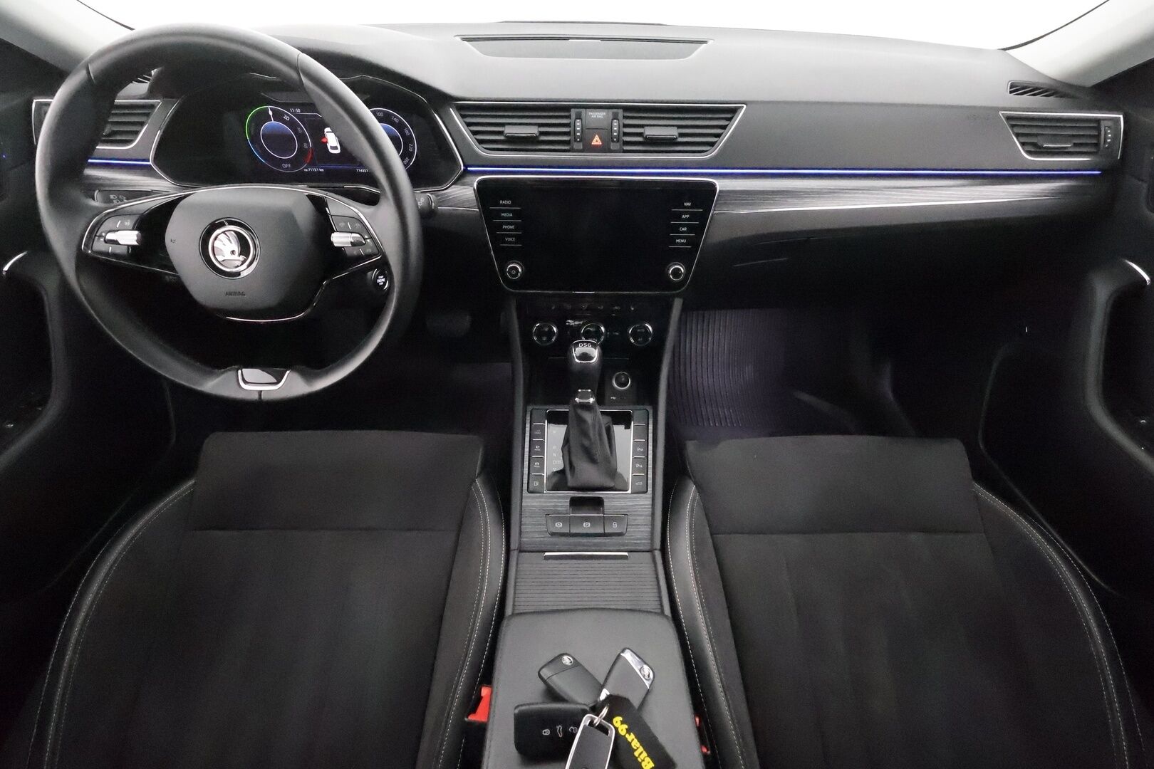 Skoda Superb 2021 Combi 1,4TSI PHEV Style iV DSG Autom. * Webasto / Canton / Koukku / ACC / Matrix-LED / Muistipenkit* - SoH 97,3% / Suomi-auto / Kahdet renkaat Skodan vanteilla / Särmä huoltohistoria