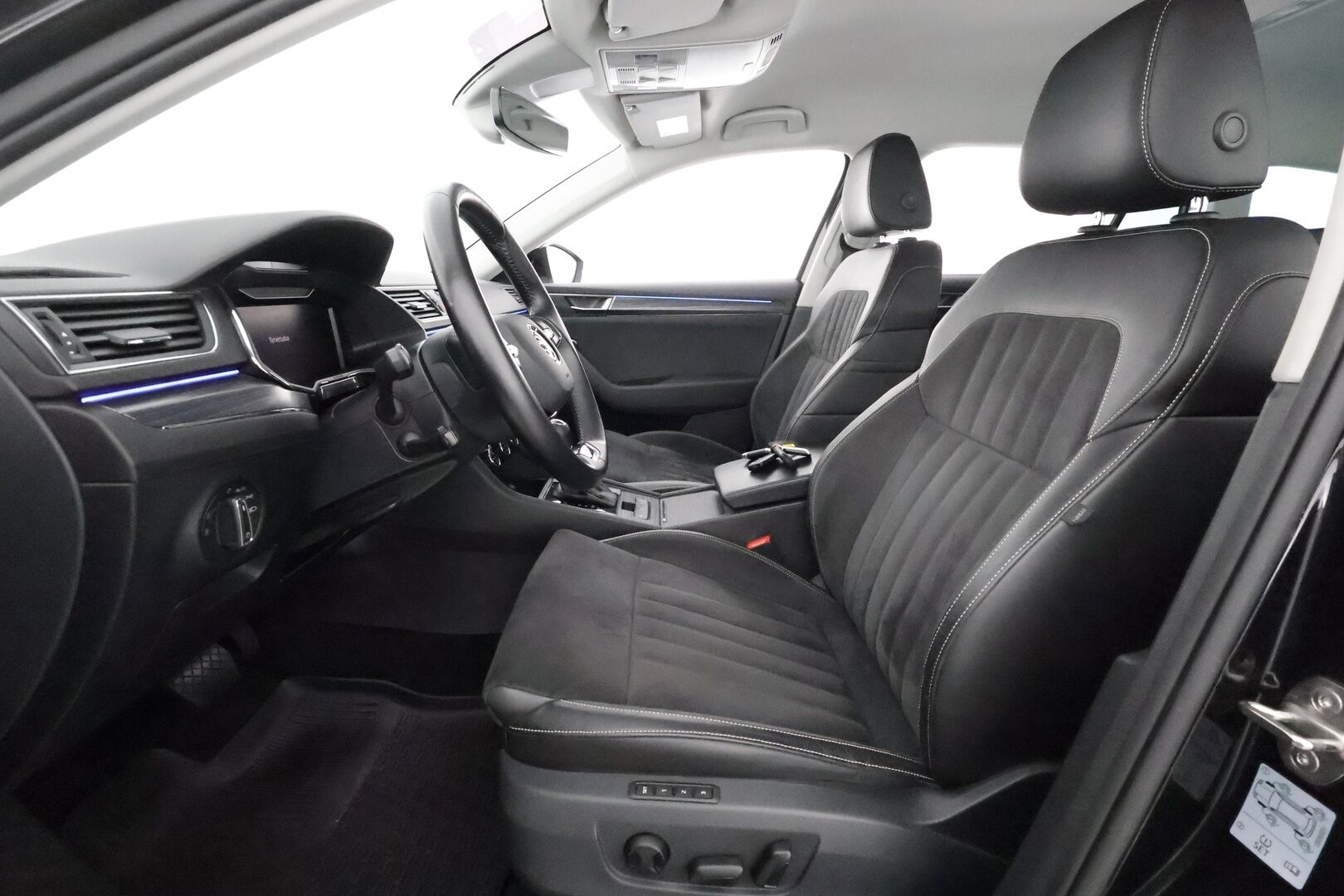 Skoda Superb 2021 Combi 1,4TSI PHEV Style iV DSG Autom. * Webasto / Canton / Koukku / ACC / Matrix-LED / Muistipenkit* - SoH 97,3% / Suomi-auto / Kahdet renkaat Skodan vanteilla / Särmä huoltohistoria