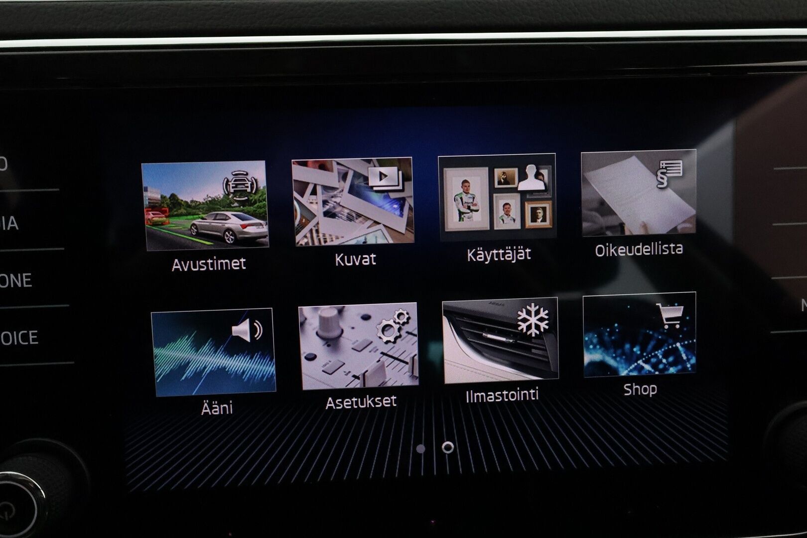 Skoda Superb 2021 Combi 1,4TSI PHEV Style iV DSG Autom. * Webasto / Canton / Koukku / ACC / Matrix-LED / Muistipenkit* - SoH 97,3% / Suomi-auto / Kahdet renkaat Skodan vanteilla / Särmä huoltohistoria