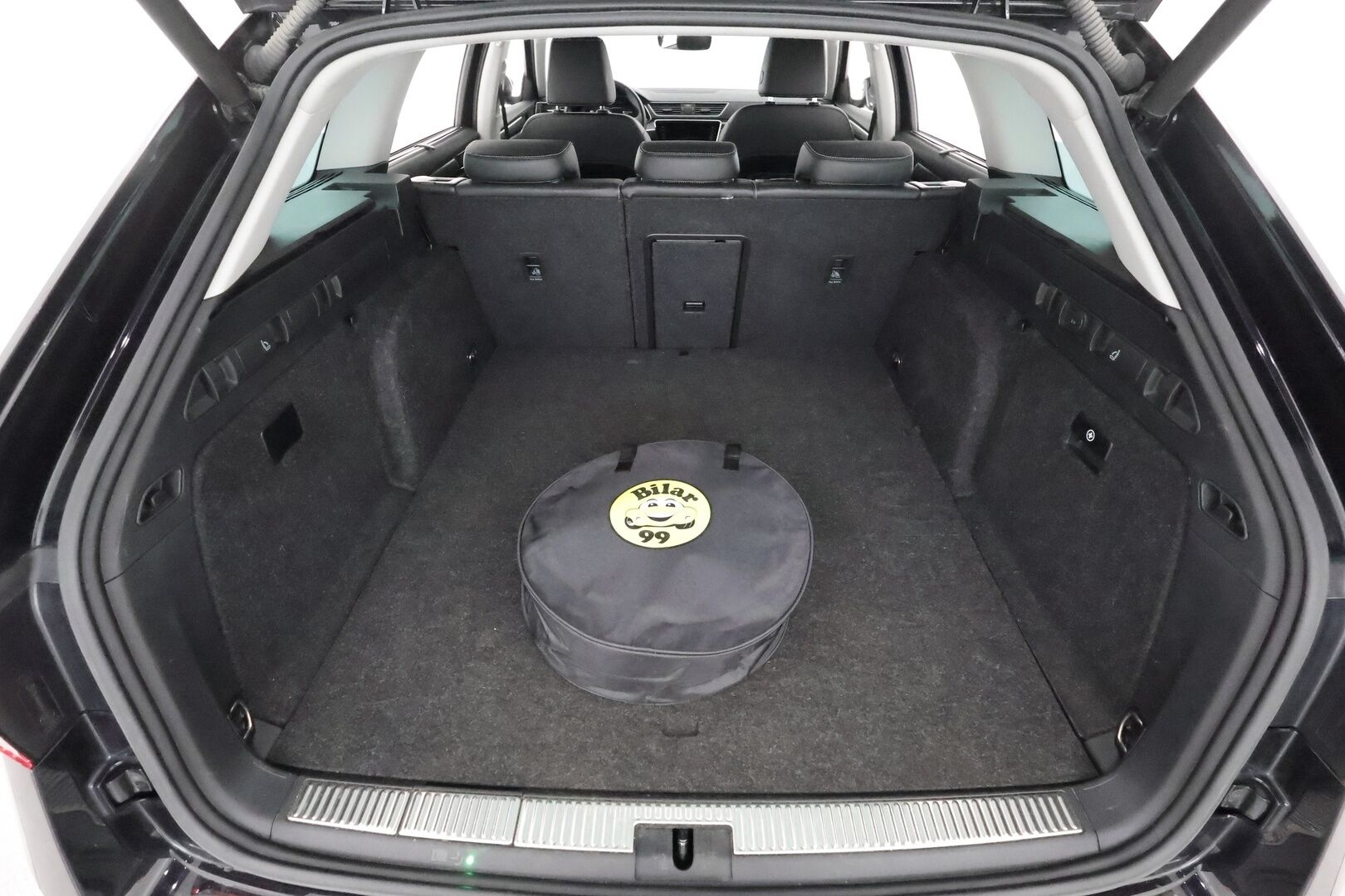 Skoda Superb 2021 Combi 1,4TSI PHEV Style iV DSG Autom. * Webasto / Canton / Koukku / ACC / Matrix-LED / Muistipenkit* - SoH 97,3% / Suomi-auto / Kahdet renkaat Skodan vanteilla / Särmä huoltohistoria