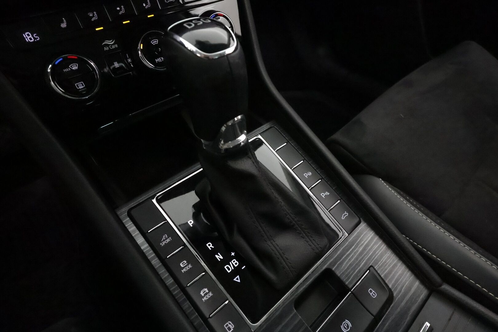 Skoda Superb 2021 Combi 1,4TSI PHEV Style iV DSG Autom. * Webasto / Canton / Koukku / ACC / Matrix-LED / Muistipenkit* - SoH 97,3% / Suomi-auto / Kahdet renkaat Skodan vanteilla / Särmä huoltohistoria