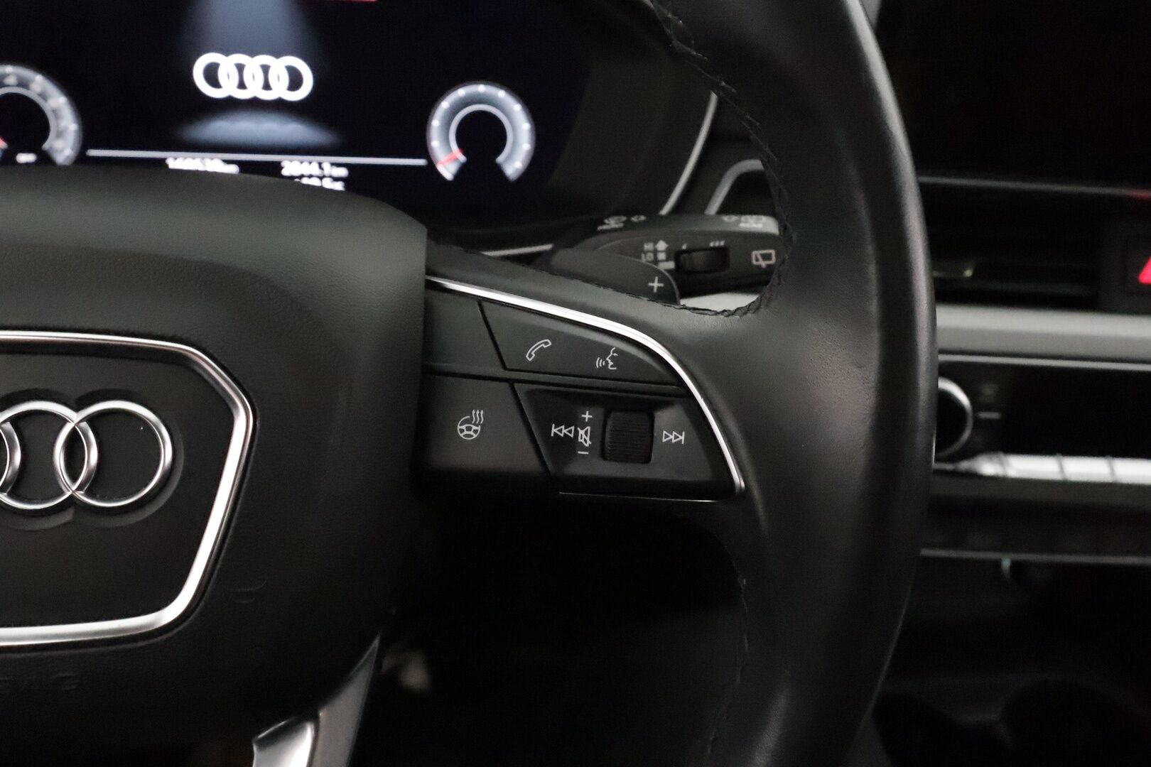 Audi A4 2021 Avant Business Advanced Comfort Edition 35 TFSI 110kW MHEV S tronic **Adapt.vakkari / Webasto / Matrix LED** - Suomi-auto / Kahdet renkaat aluvanteilla / Hierovat etuistuimet / Koukku / Ratinlämmitin 