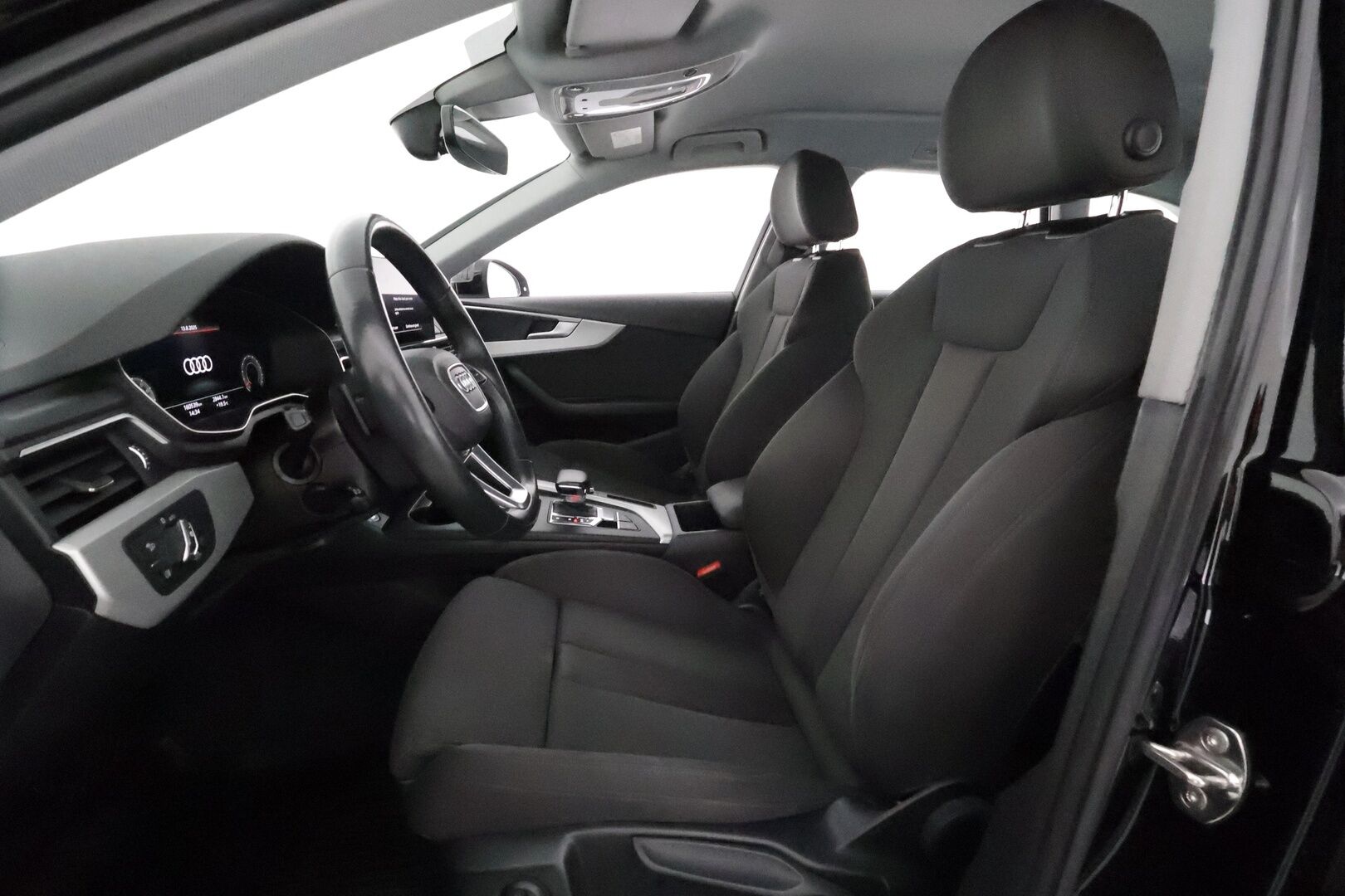 Audi A4 2021 Avant Business Advanced Comfort Edition 35 TFSI 110kW MHEV S tronic **Adapt.vakkari / Webasto / Matrix LED** - Suomi-auto / Kahdet renkaat aluvanteilla / Hierovat etuistuimet / Koukku / Ratinlämmitin 