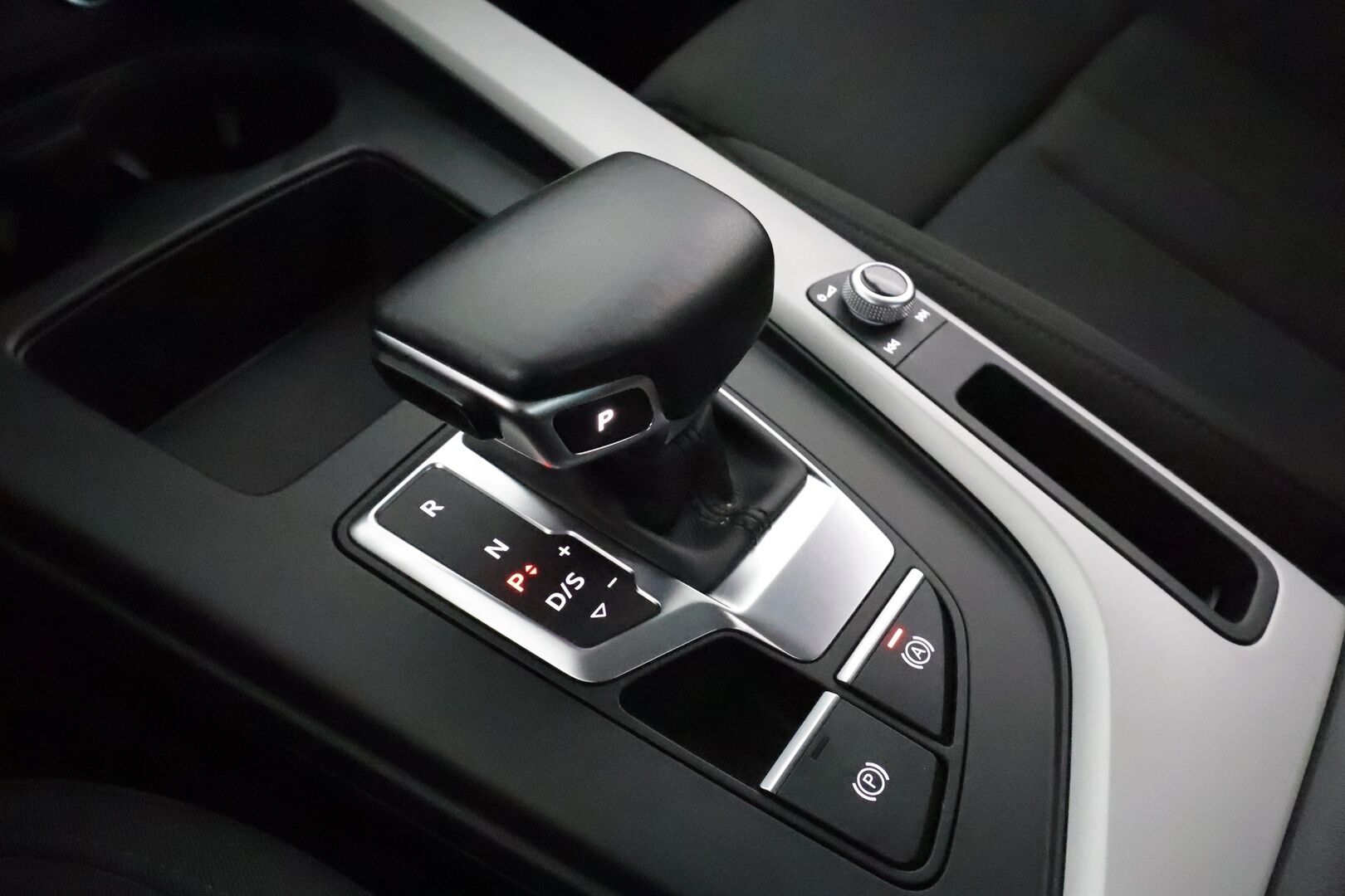 Audi A4 2021 Avant Business Advanced Comfort Edition 35 TFSI 110kW MHEV S tronic **Adapt.vakkari / Webasto / Matrix LED** - Suomi-auto / Kahdet renkaat aluvanteilla / Hierovat etuistuimet / Koukku / Ratinlämmitin 