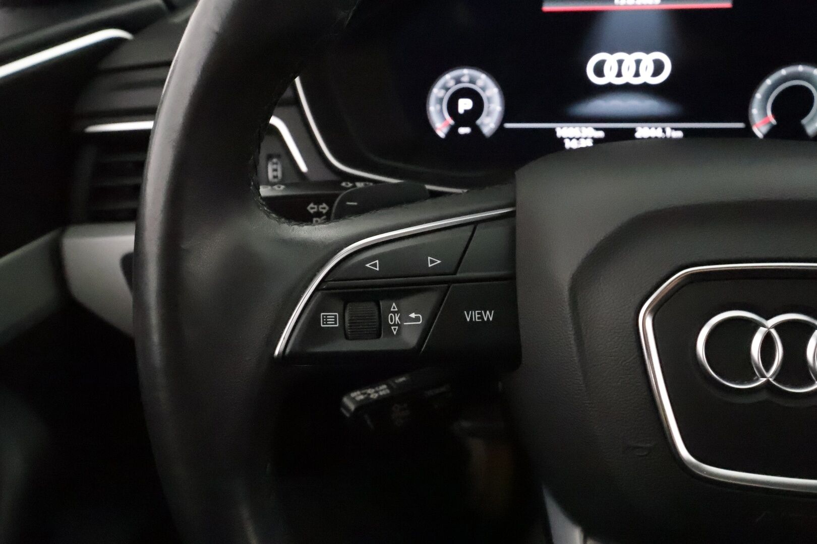 Audi A4 2021 Avant Business Advanced Comfort Edition 35 TFSI 110kW MHEV S tronic **Adapt.vakkari / Webasto / Matrix LED** - Suomi-auto / Kahdet renkaat aluvanteilla / Hierovat etuistuimet / Koukku / Ratinlämmitin 