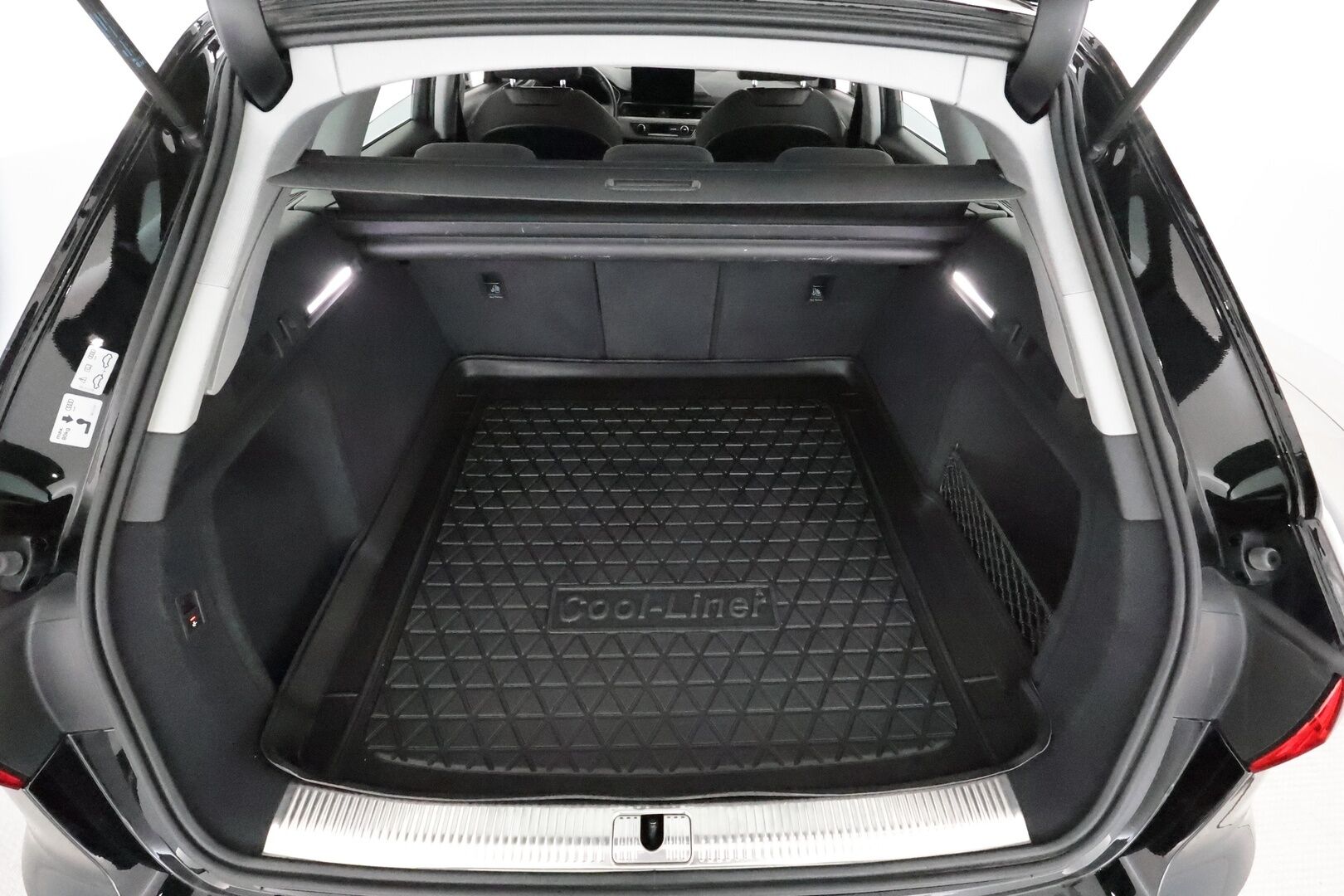 Audi A4 2021 Avant Business Advanced Comfort Edition 35 TFSI 110kW MHEV S tronic **Adapt.vakkari / Webasto / Matrix LED** - Suomi-auto / Kahdet renkaat aluvanteilla / Hierovat etuistuimet / Koukku / Ratinlämmitin 