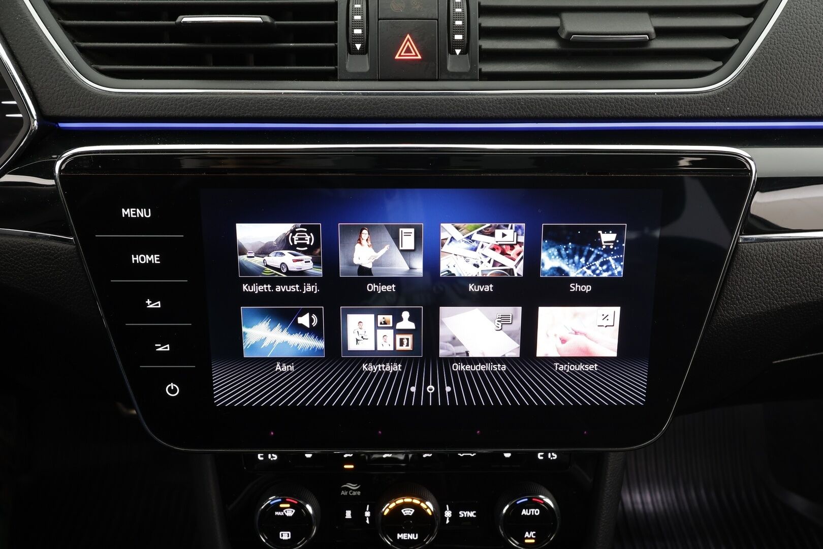 Skoda Superb 2021 Combi 2,0 TDI 200 4x4 L&K DSG * Matrix-LED / Panorama / ACC / Webasto / Koukku / Hierova & Ilmastoitu Muistipenkki  * - 360° / Canton / Keyless / Navi / Suomi-auto / Kahdet renkaat / Merkkihuollettu - HULLUT JOULUT KORKOTARJOUS 2,49% 