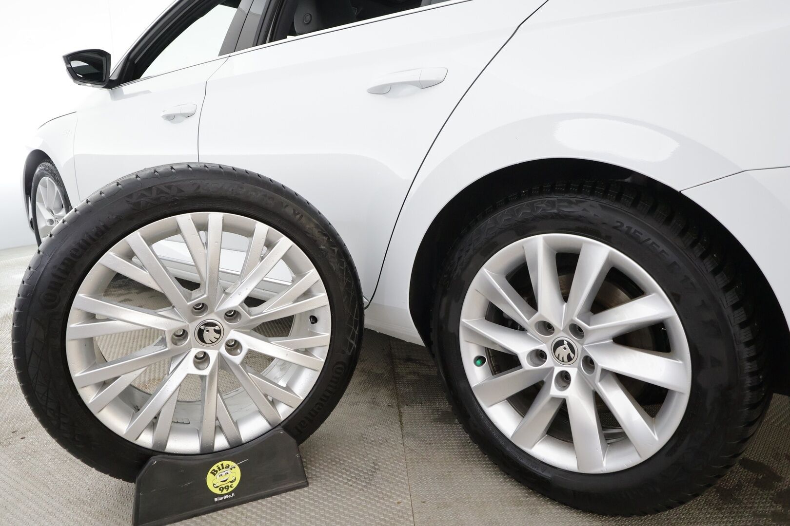 Skoda Superb 2021 Combi 2,0 TDI 200 4x4 L&K DSG * Matrix-LED / Panorama / ACC / Webasto / Koukku / Hierova & Ilmastoitu Muistipenkki  * - 360° / Canton / Keyless / Navi / Suomi-auto / Kahdet renkaat / Merkkihuollettu - HULLUT JOULUT KORKOTARJOUS 2,49% 