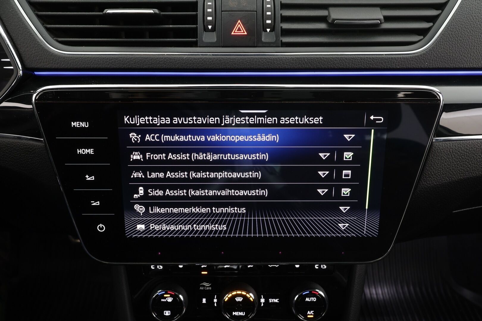 Skoda Superb 2021 Combi 2,0 TDI 200 4x4 L&K DSG * Matrix-LED / Panorama / ACC / Webasto / Koukku / Hierova & Ilmastoitu Muistipenkki  * - 360° / Canton / Keyless / Navi / Suomi-auto / Kahdet renkaat / Merkkihuollettu - HULLUT JOULUT KORKOTARJOUS 2,49% 