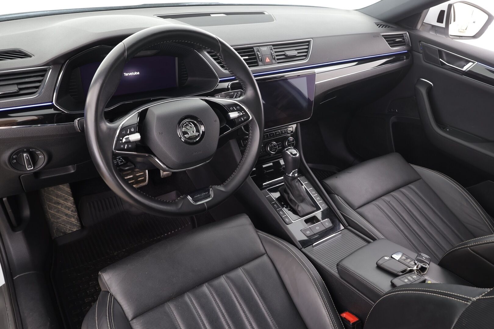 Skoda Superb 2021 Combi 2,0 TDI 200 4x4 L&K DSG * Matrix-LED / Panorama / ACC / Webasto / Koukku / Hierova & Ilmastoitu Muistipenkki  * - 360° / Canton / Keyless / Navi / Suomi-auto / Kahdet renkaat / Merkkihuollettu - HULLUT JOULUT KORKOTARJOUS 2,49% 