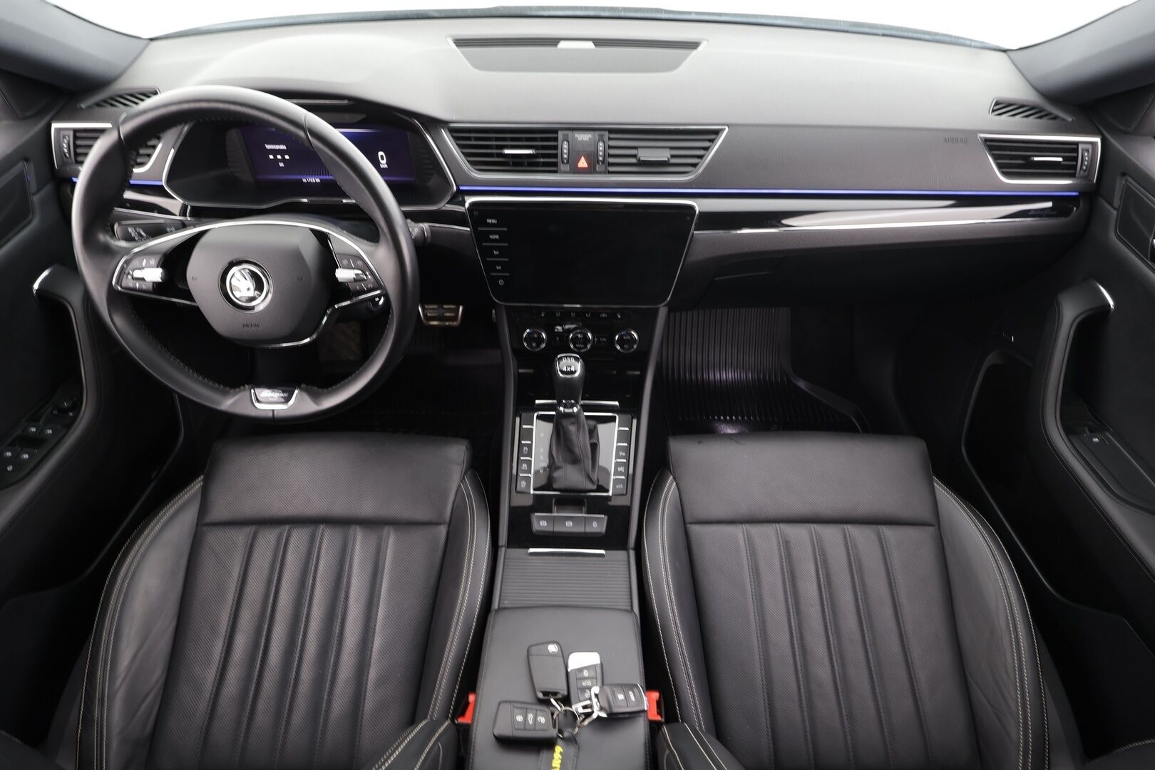 Skoda Superb 2021 Combi 2,0 TDI 200 4x4 L&K DSG * Matrix-LED / Panorama / ACC / Webasto / Koukku / Hierova & Ilmastoitu Muistipenkki  * - 360° / Canton / Keyless / Navi / Suomi-auto / Kahdet renkaat / Merkkihuollettu - HULLUT JOULUT KORKOTARJOUS 2,49% 