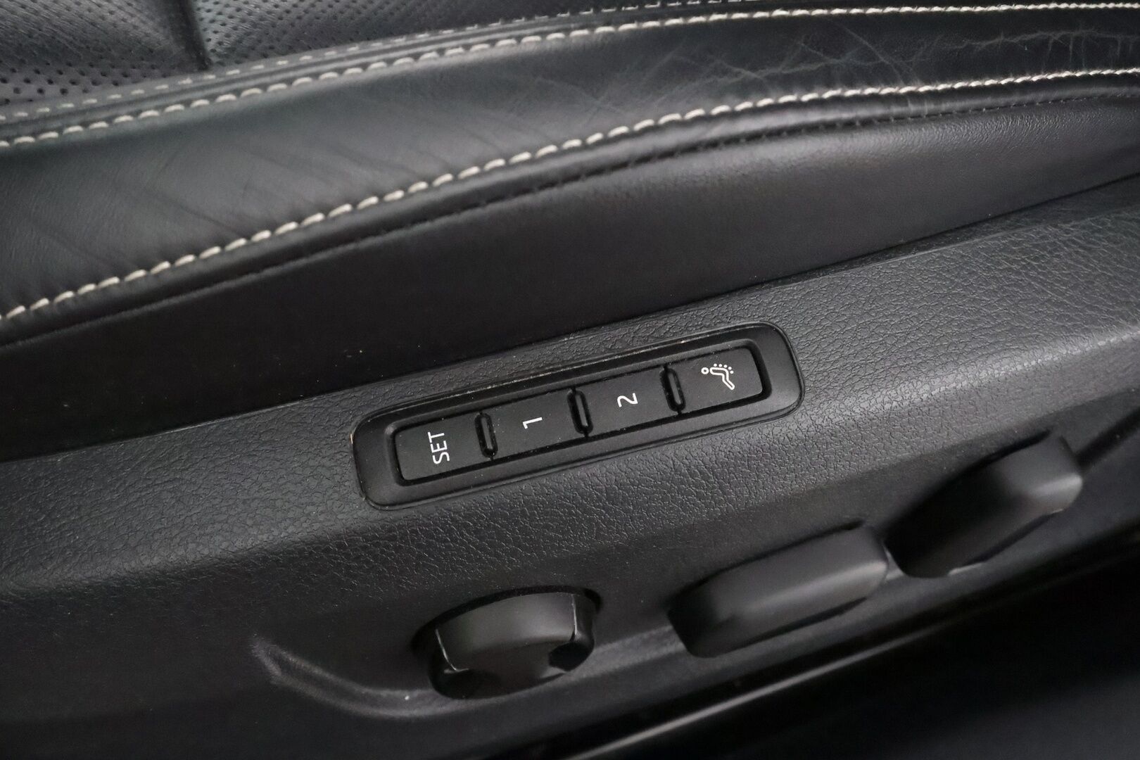 Skoda Superb 2021 Combi 2,0 TDI 200 4x4 L&K DSG * Matrix-LED / Panorama / ACC / Webasto / Koukku / Hierova & Ilmastoitu Muistipenkki  * - 360° / Canton / Keyless / Navi / Suomi-auto / Kahdet renkaat / Merkkihuollettu - HULLUT JOULUT KORKOTARJOUS 2,49% 