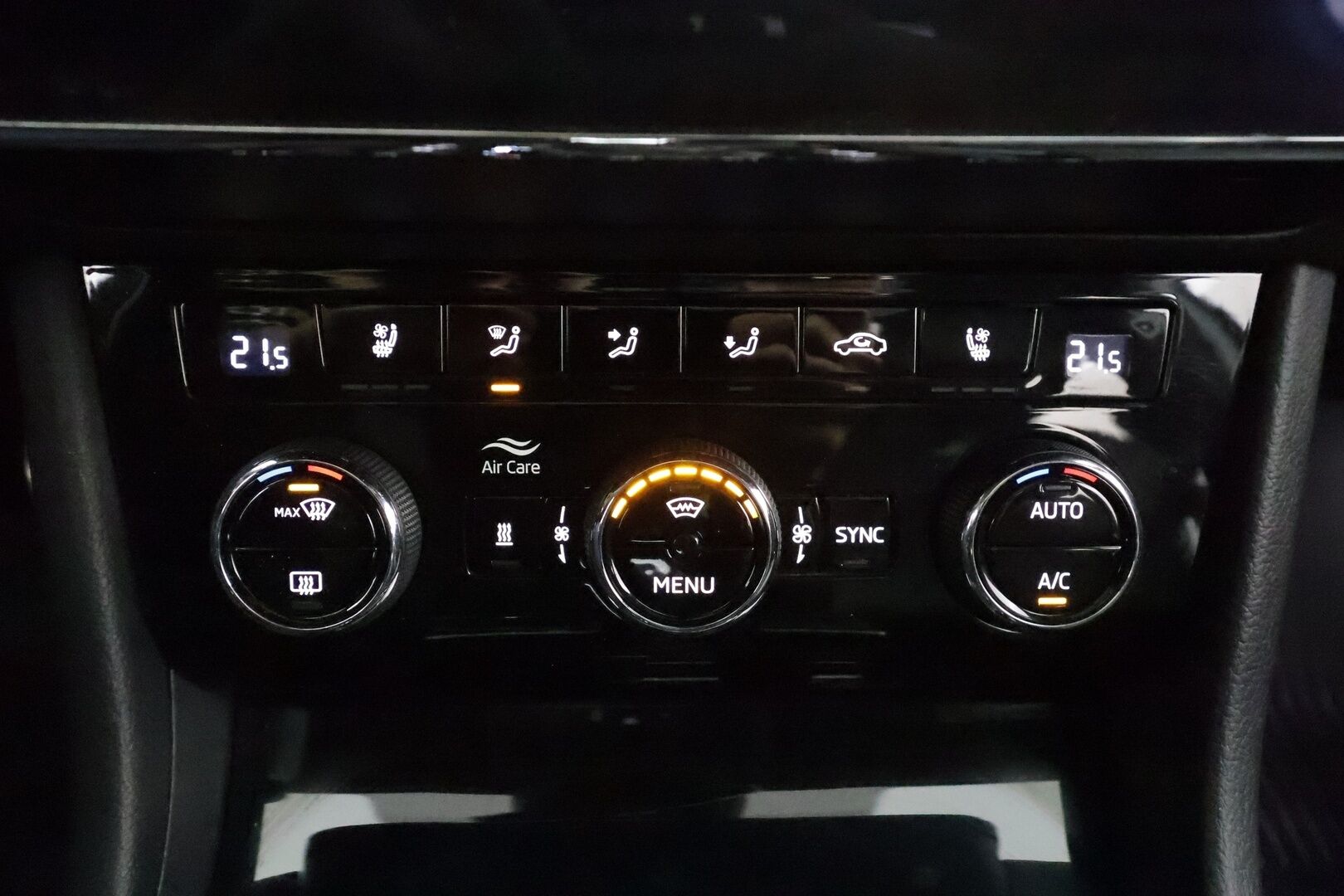 Skoda Superb 2021 Combi 2,0 TDI 200 4x4 L&K DSG * Matrix-LED / Panorama / ACC / Webasto / Koukku / Hierova & Ilmastoitu Muistipenkki  * - 360° / Canton / Keyless / Navi / Suomi-auto / Kahdet renkaat / Merkkihuollettu - HULLUT JOULUT KORKOTARJOUS 2,49% 