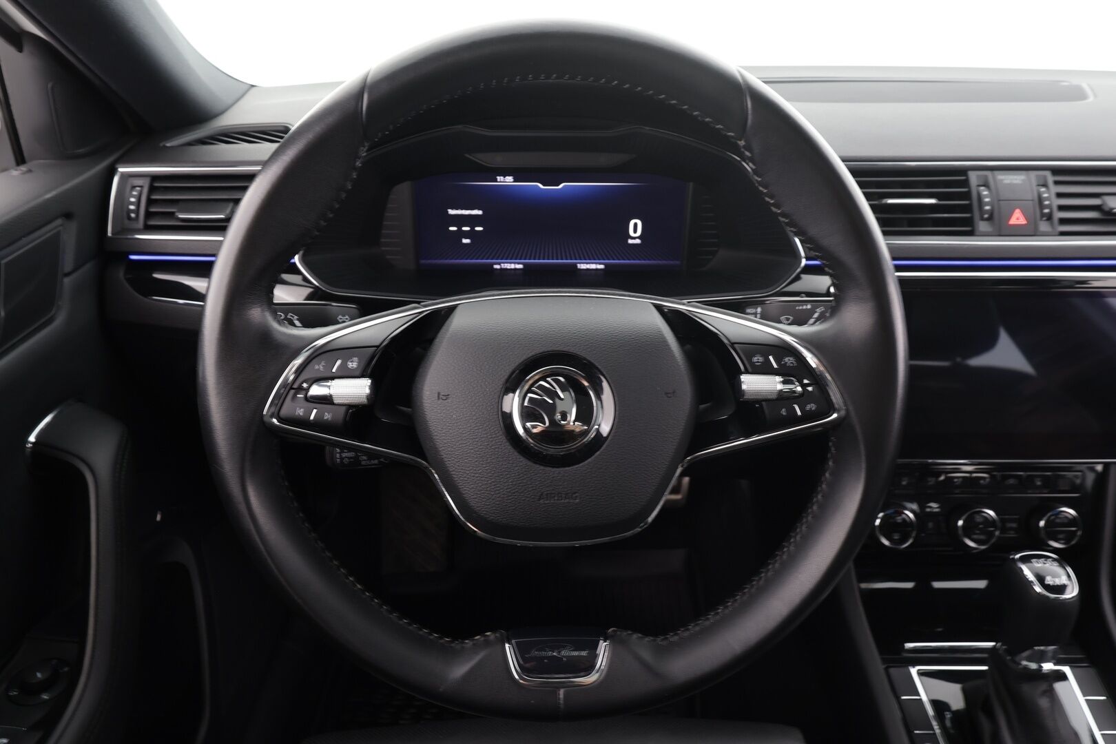 Skoda Superb 2021 Combi 2,0 TDI 200 4x4 L&K DSG * Matrix-LED / Panorama / ACC / Webasto / Koukku / Hierova & Ilmastoitu Muistipenkki  * - 360° / Canton / Keyless / Navi / Suomi-auto / Kahdet renkaat / Merkkihuollettu - HULLUT JOULUT KORKOTARJOUS 2,49% 