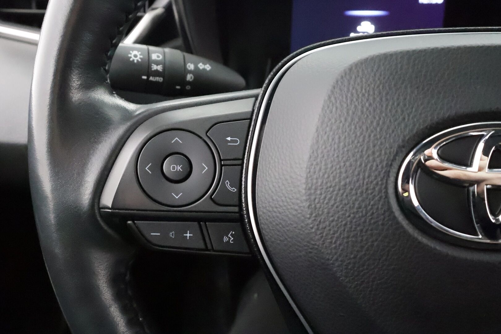 Toyota Corolla 2021 Touring Sports 1,8 Hybrid Active Edition * ACC / P.kamera / Navi / LED / Keyless / Sähköluukku / Ratinlämmitin * - Suomi-auto / Kahdet renkaat aluvanteilla / Merkkihuollettu