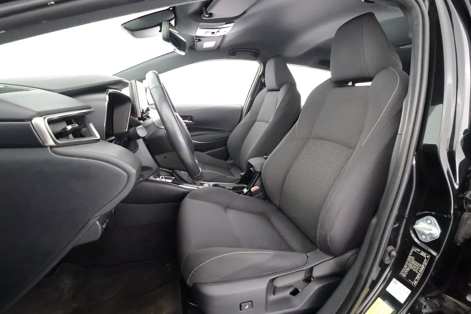 Toyota Corolla 2021 Touring Sports 1,8 Hybrid Active Edition * ACC / P.kamera / Navi / LED / Keyless / Sähköluukku / Ratinlämmitin * - Suomi-auto / Kahdet renkaat aluvanteilla / Merkkihuollettu