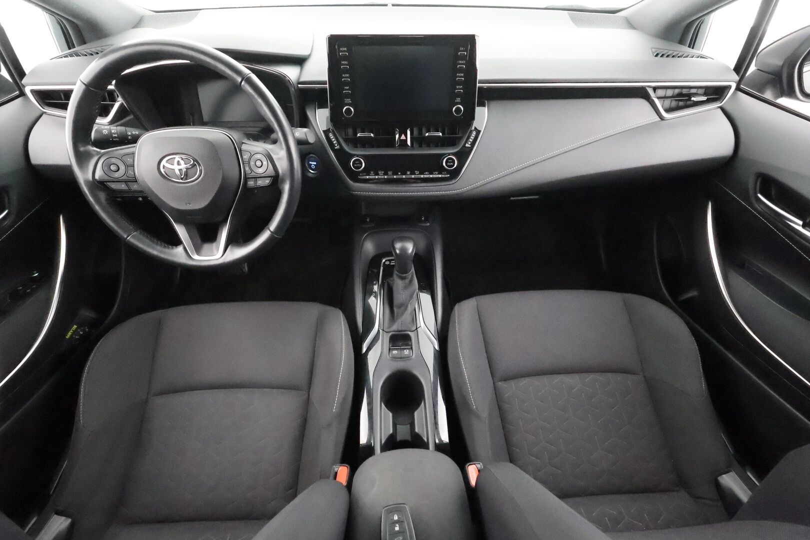 Toyota Corolla 2021 Touring Sports 1,8 Hybrid Active Edition * ACC / P.kamera / Navi / LED / Keyless / Sähköluukku / Ratinlämmitin * - Suomi-auto / Kahdet renkaat aluvanteilla / Merkkihuollettu