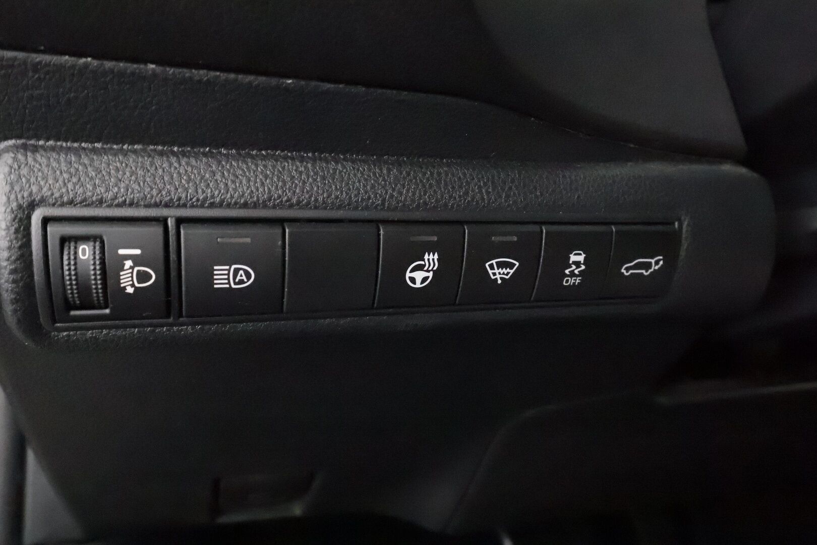 Toyota Corolla 2021 Touring Sports 1,8 Hybrid Active Edition * ACC / P.kamera / Navi / LED / Keyless / Sähköluukku / Ratinlämmitin * - Suomi-auto / Kahdet renkaat aluvanteilla / Merkkihuollettu